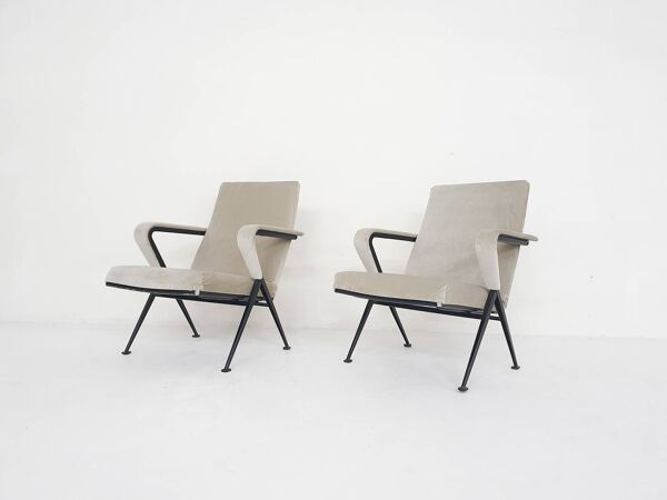 Set of two ''Repose'' lounge chairs by Friso Kramer for Ahrend de Cirkel, The Netherlands 1959
