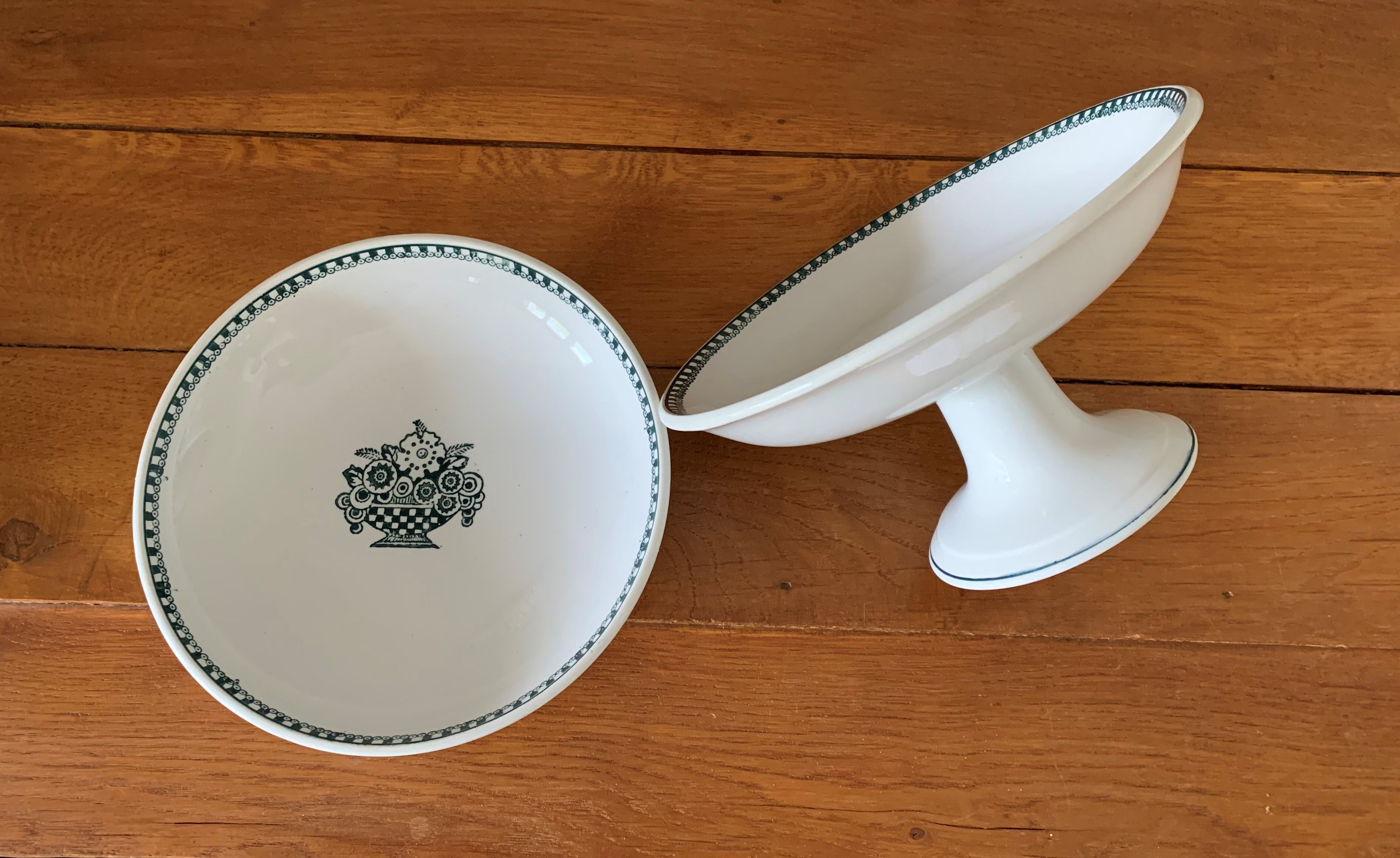 Set fruit cup & old composition in earthenware of Saint Amand (North) Late nineteenth century.
