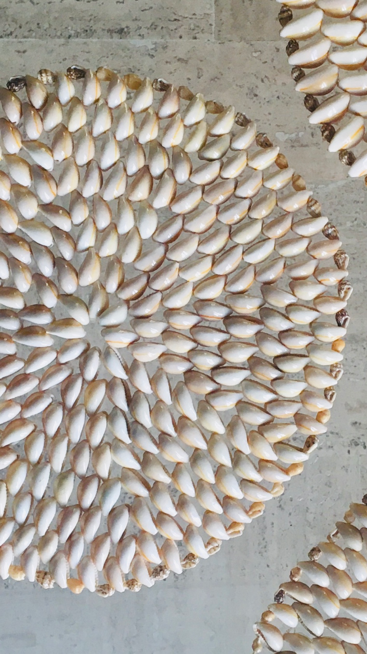 3 shell table mats, 70s