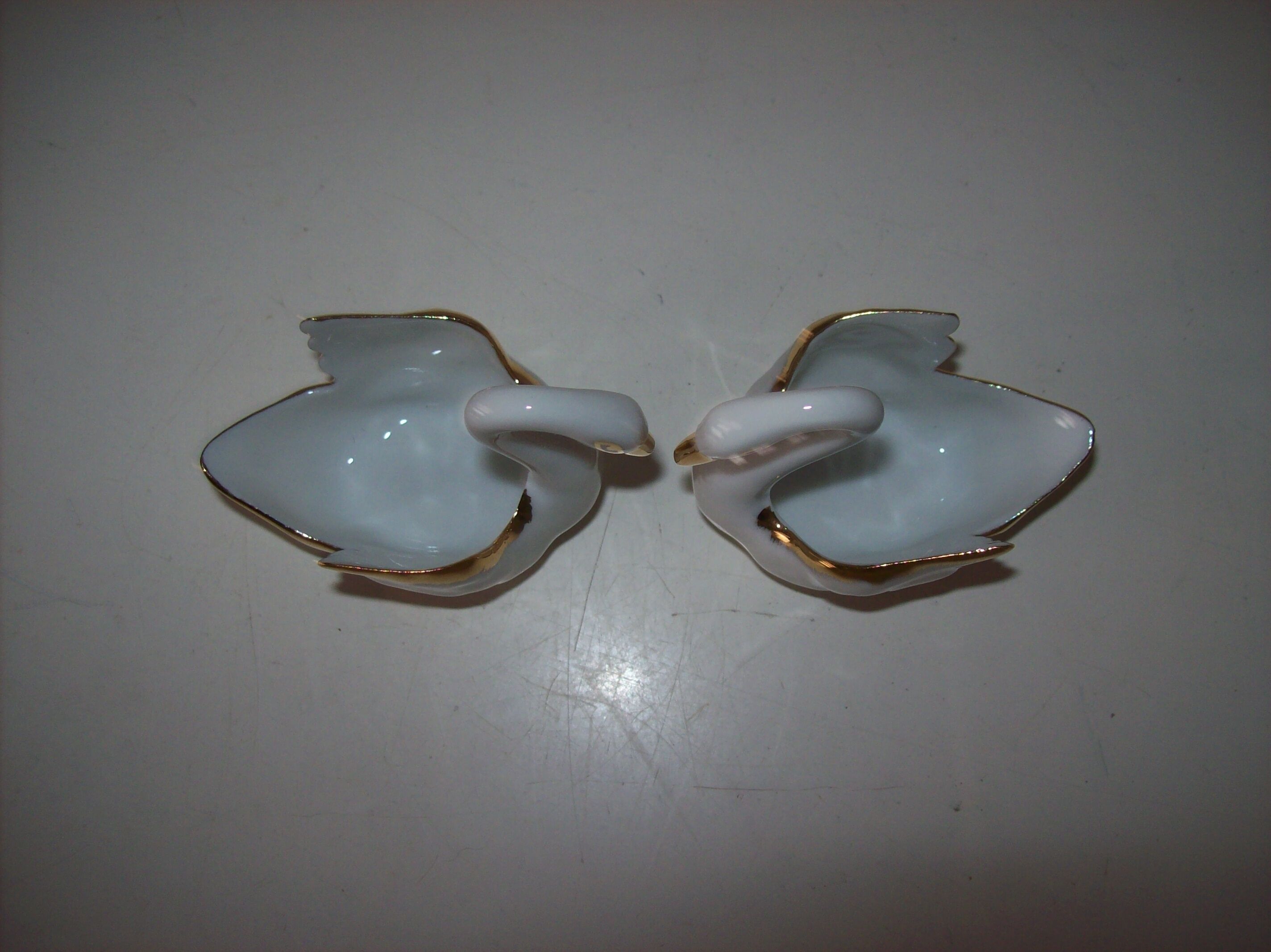 Swans salt and pepper