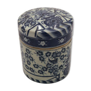 Pot chinois ancien en porcelaine