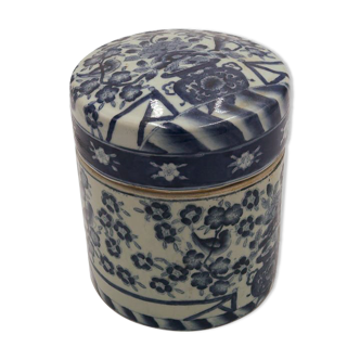 Pot chinois ancien en porcelaine blanc bleue