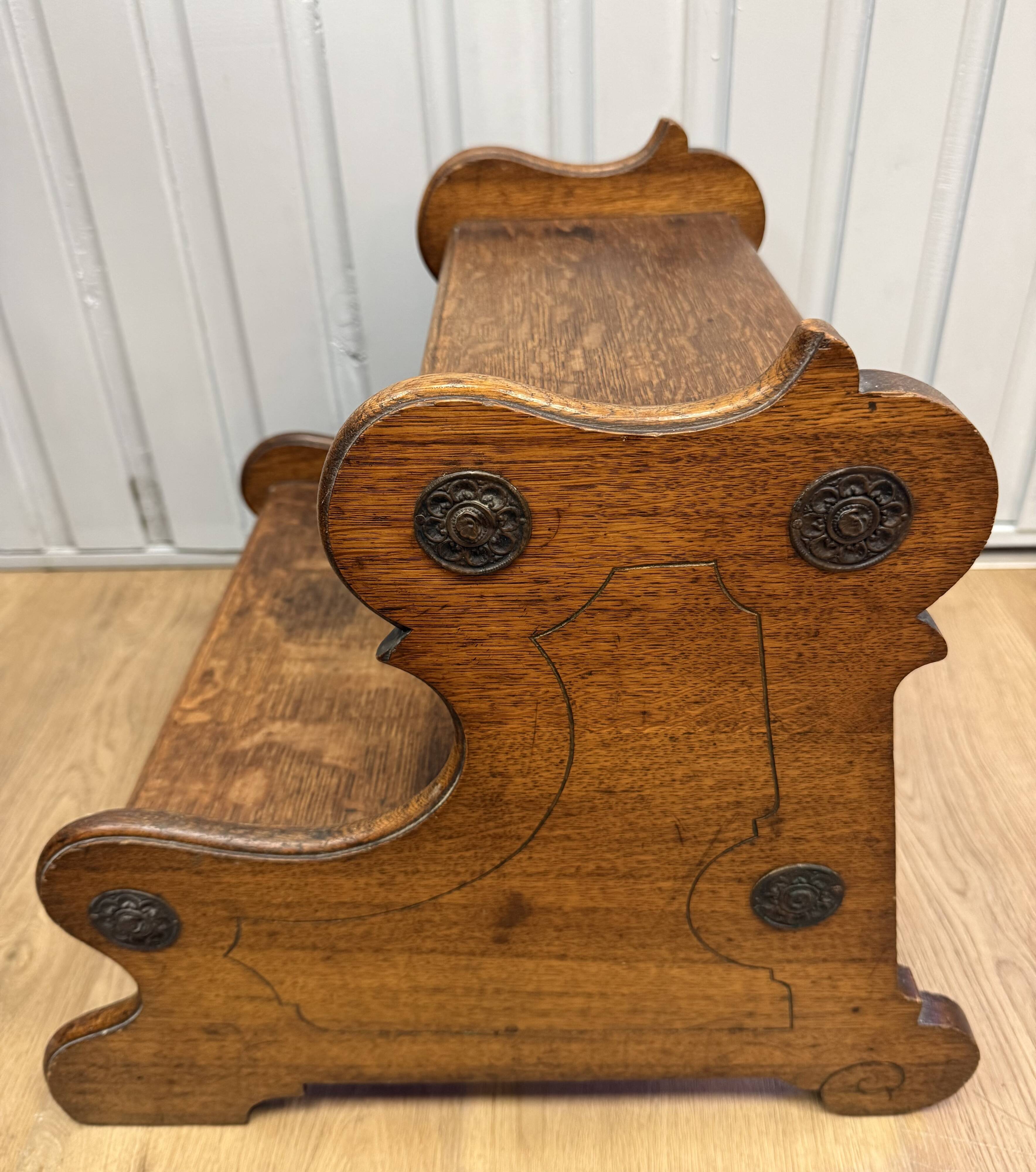 Small library step stool in oak from the 19th century.