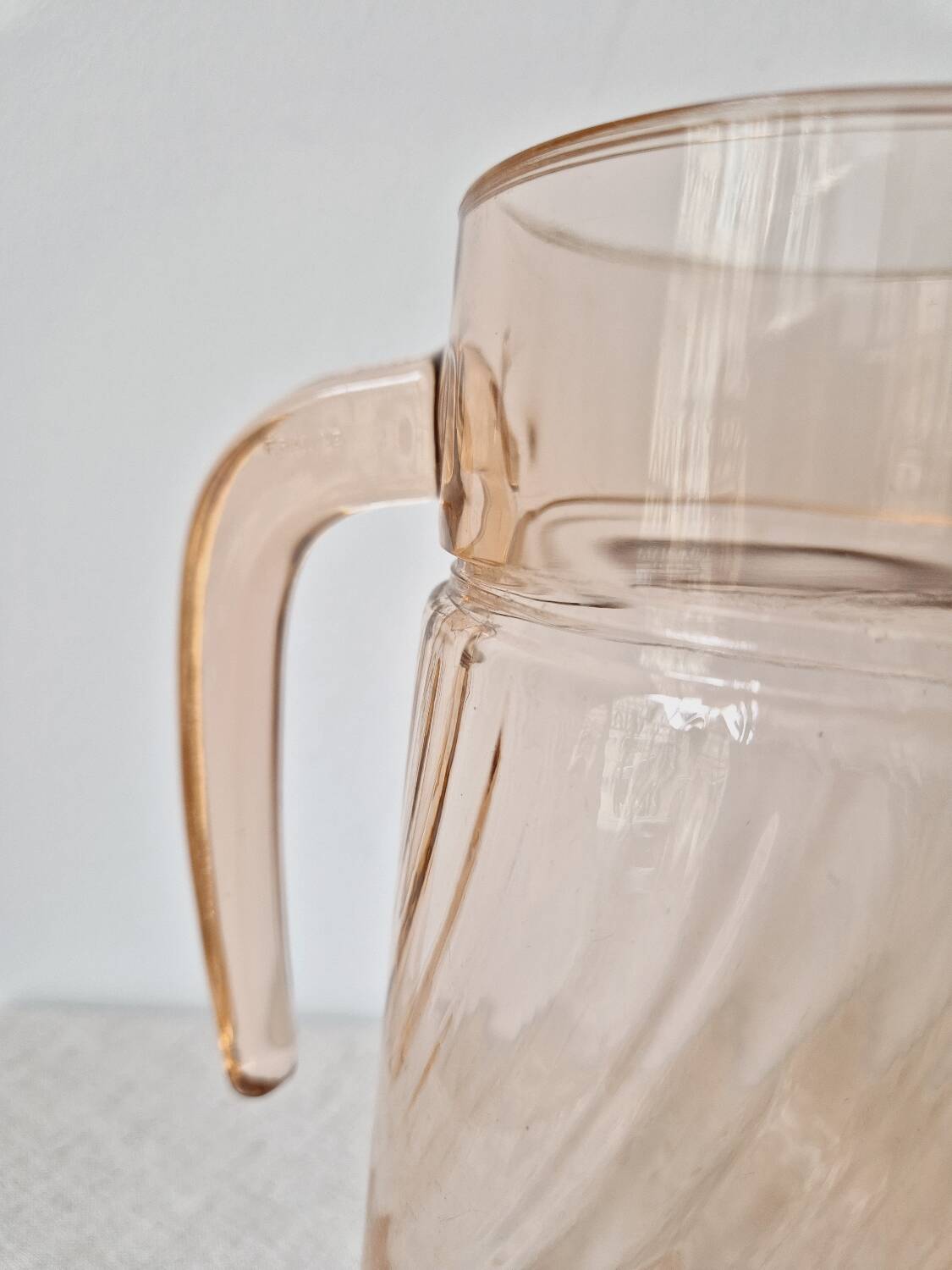 "Rosaline" twisted glass carafe - Luminarc Vintage