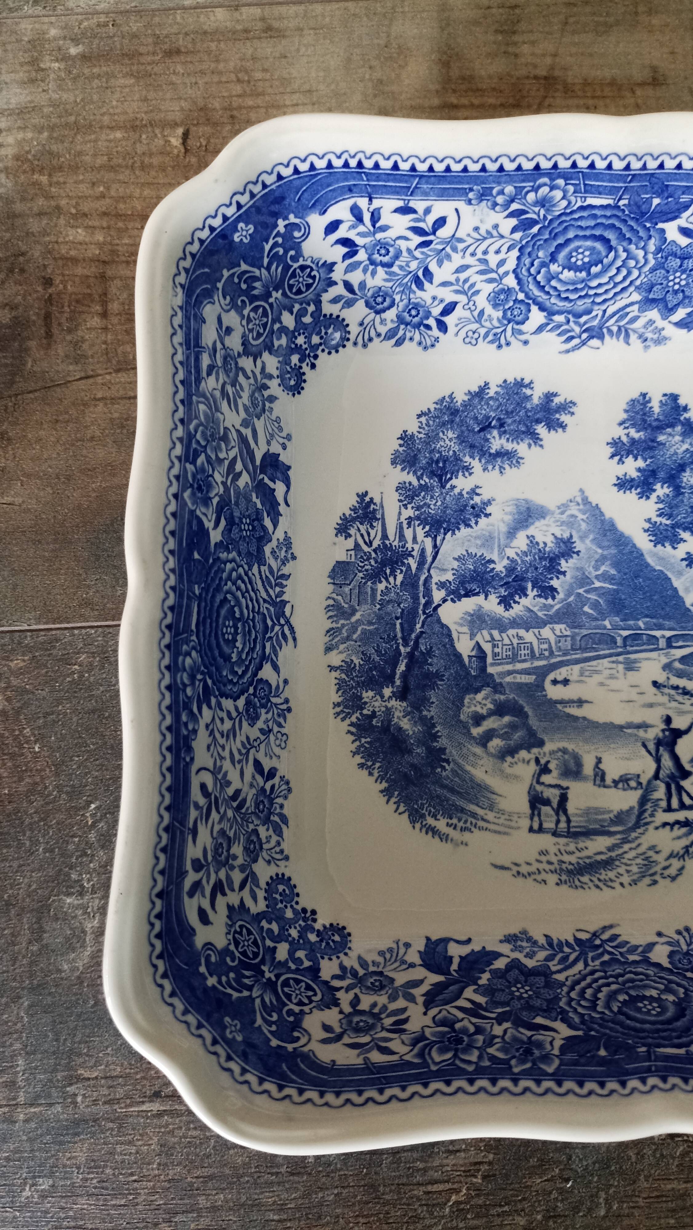 Villeroy and Boch square dish