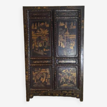 Chinese cabinet early 20th in black lacquer decorated with Palace