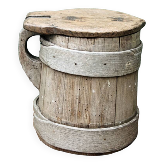 Old wooden mug, popular art