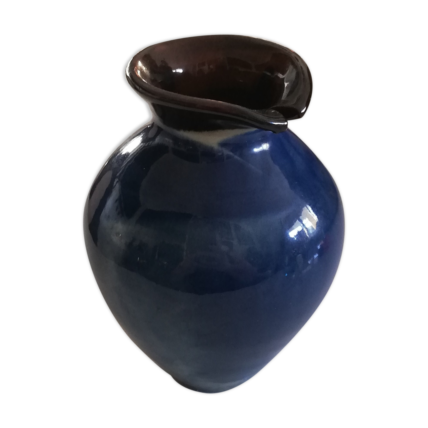 Ceramic vase with notch neck
