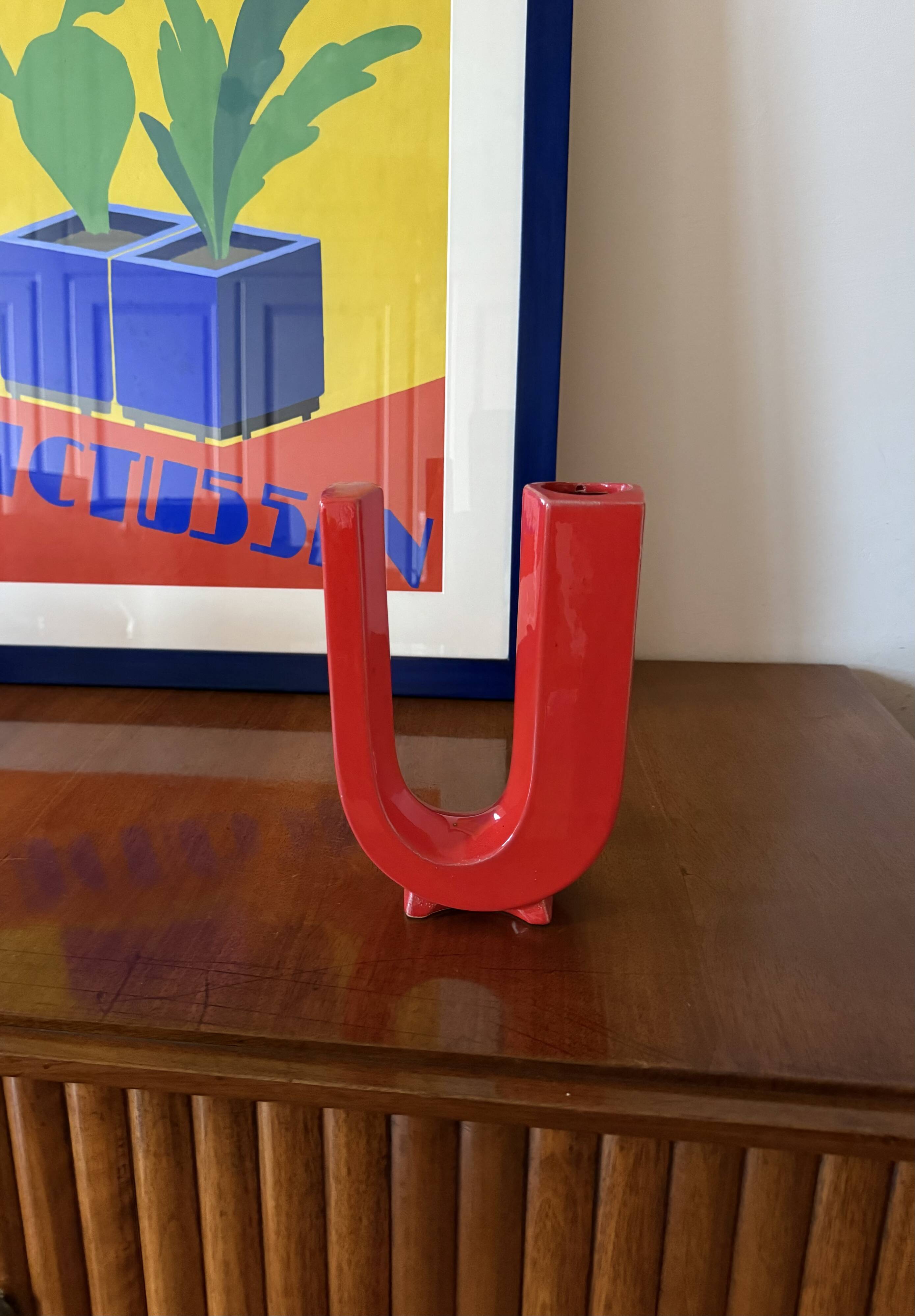 Space age red U letter ceramic solifleur vase, Marcel Radureau Francia 1970