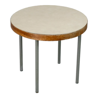 Table d'appoint piètement acier tubulaire, plateau rond cerclage bois, France, circa 1950