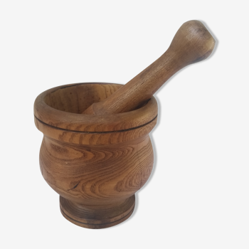 Wooden mortar and its pestle