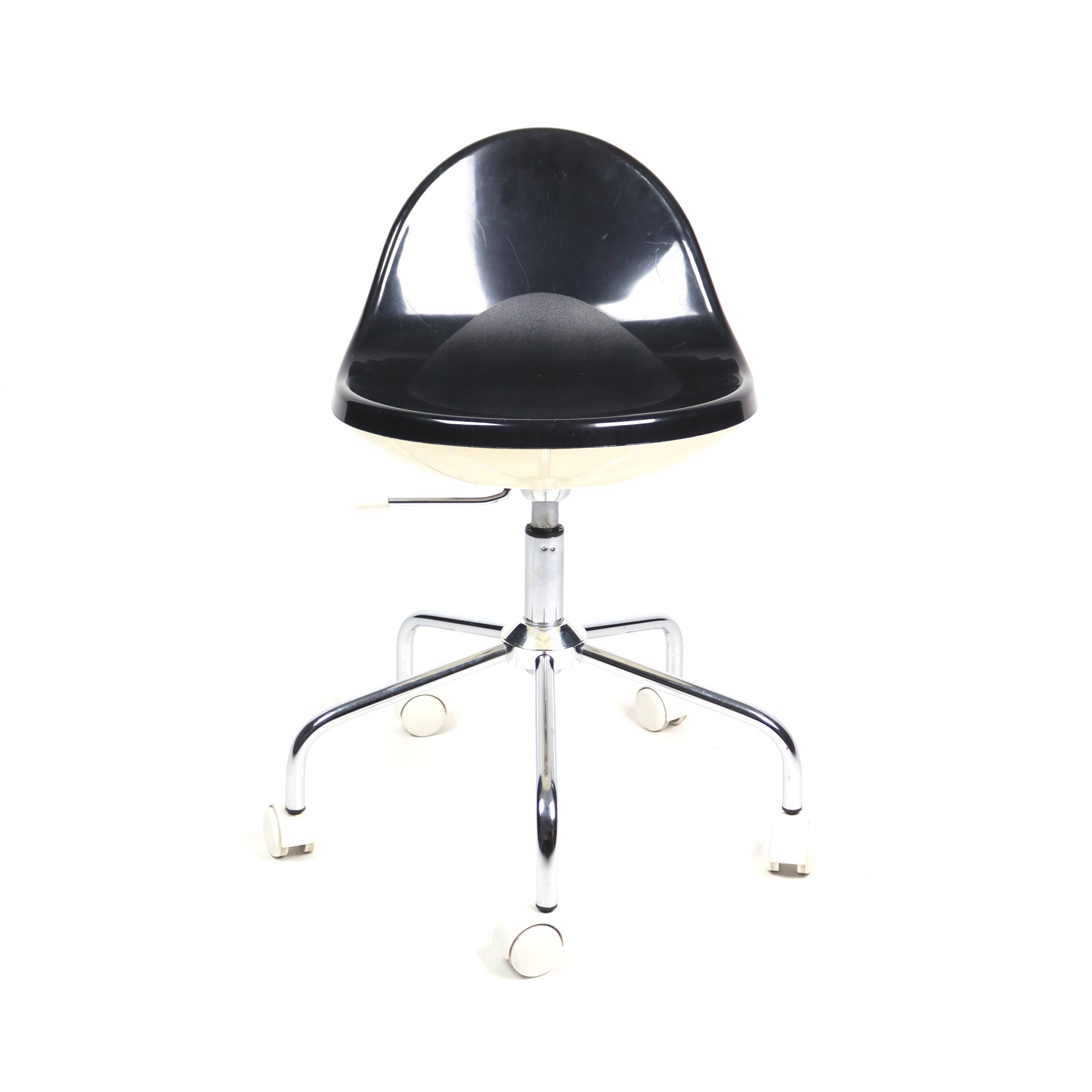 Chaise pivotante à roulettes Armet Greta, 1970