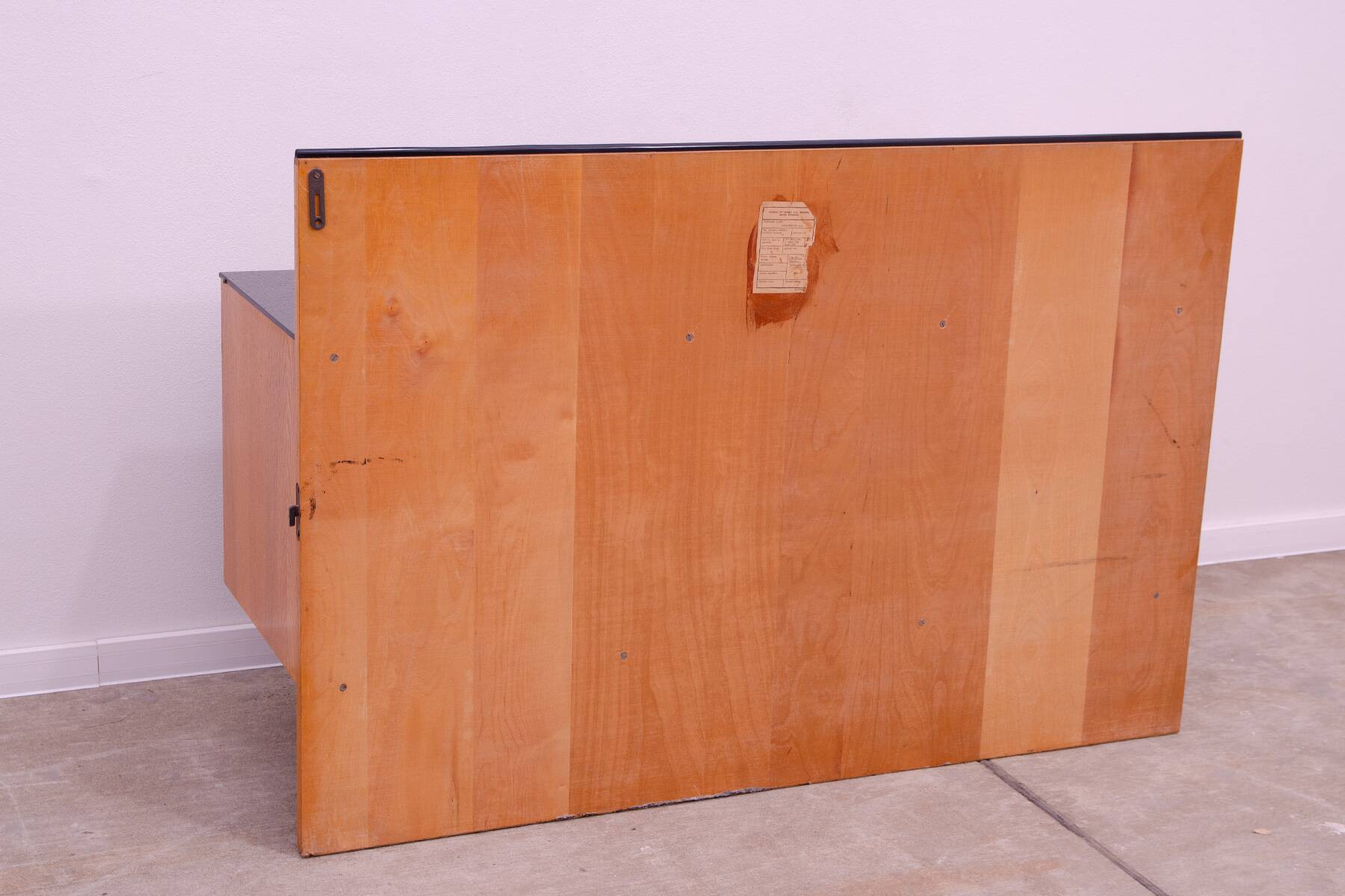 Armoire-bibliothèque vitrée vintage par Mojmír Požár, Tchécoslovaquie, 1960