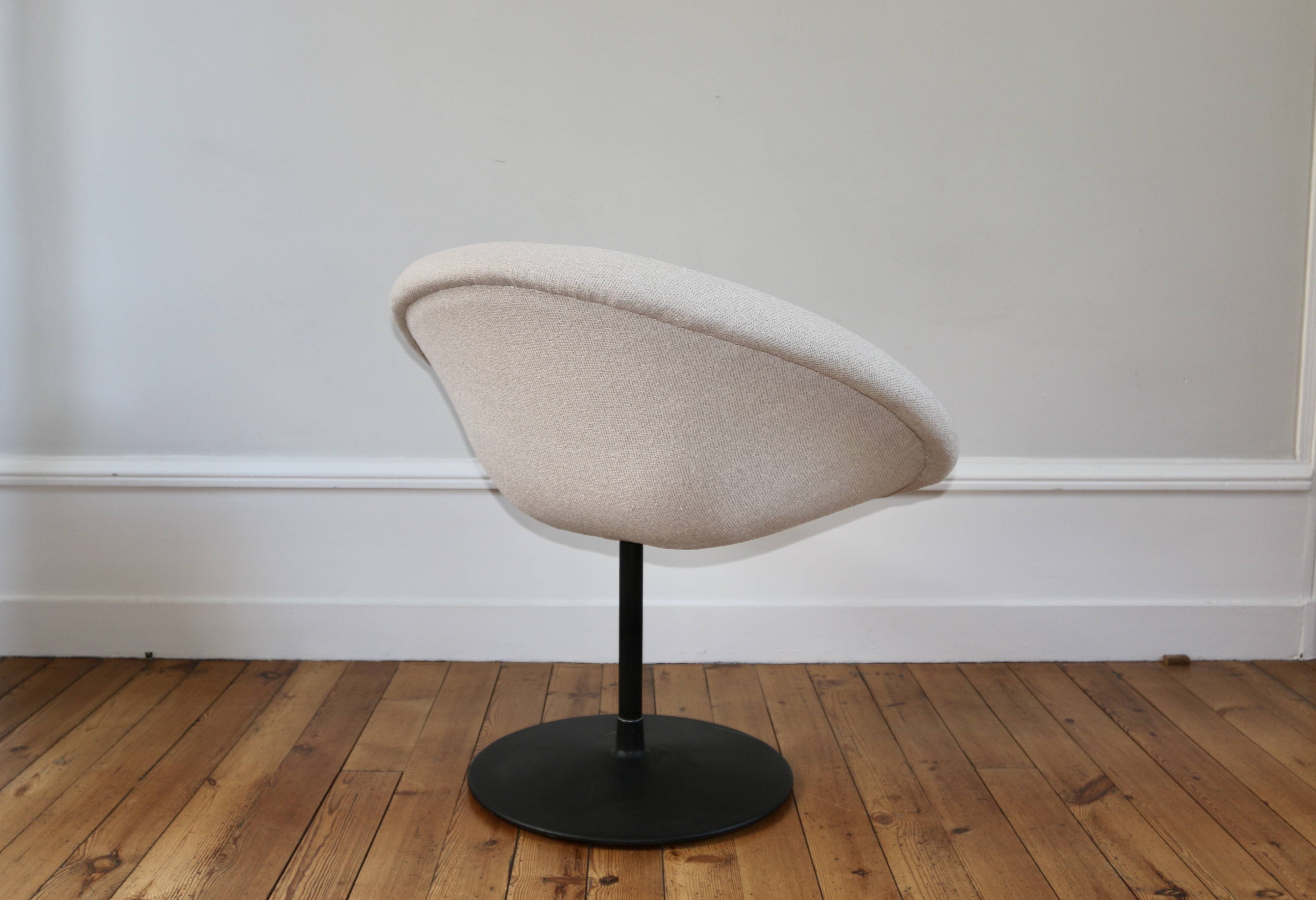 Vintage Globe armchairs Pierre Paulin, Artifort