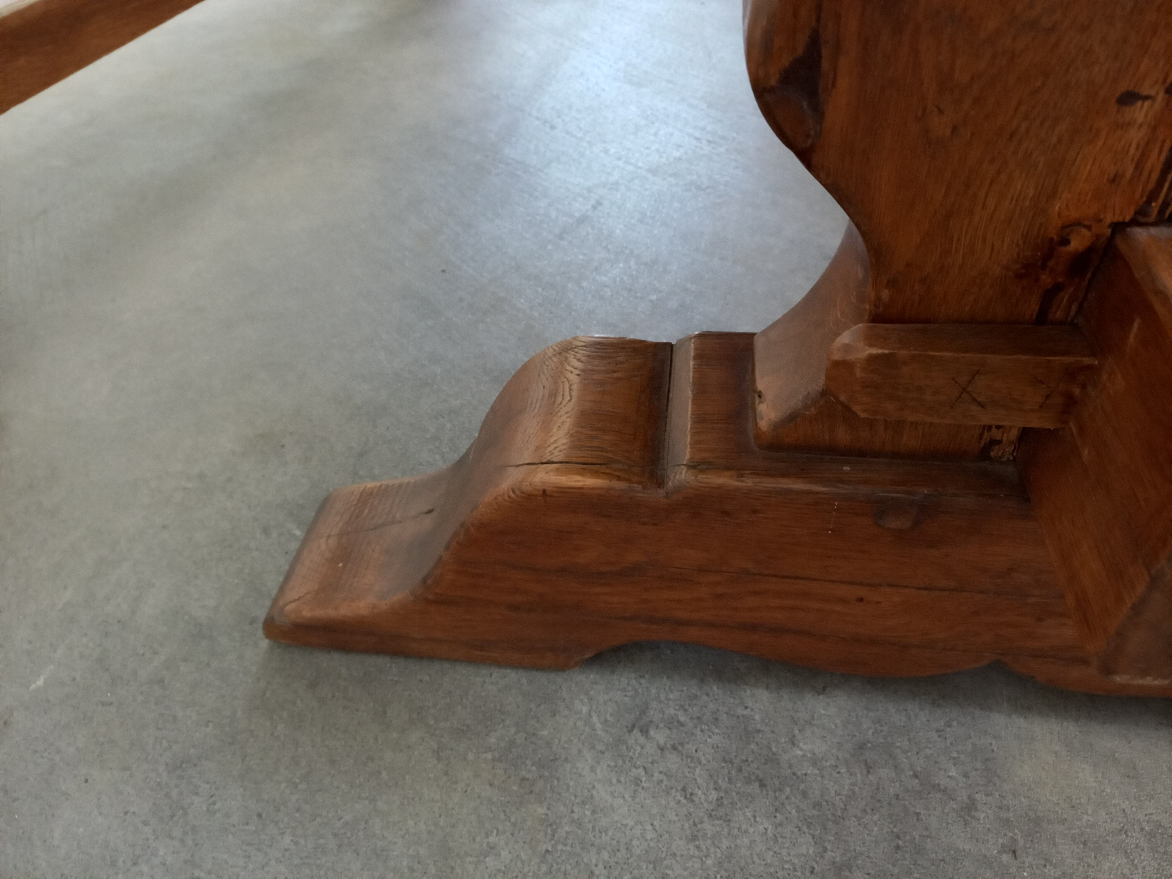 Farmhouse table and its 2 benches