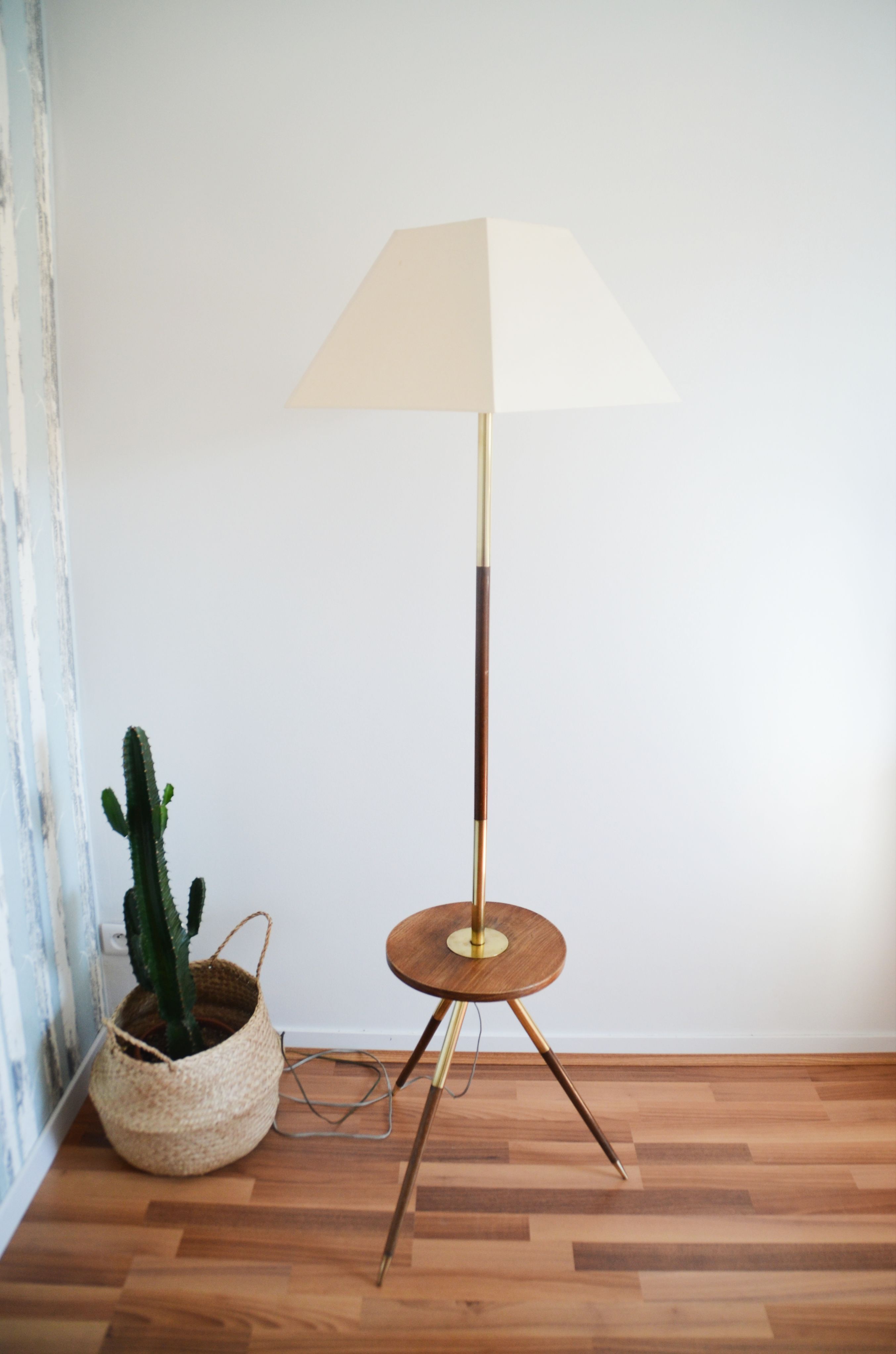 Lampadaire tripode bois et laiton