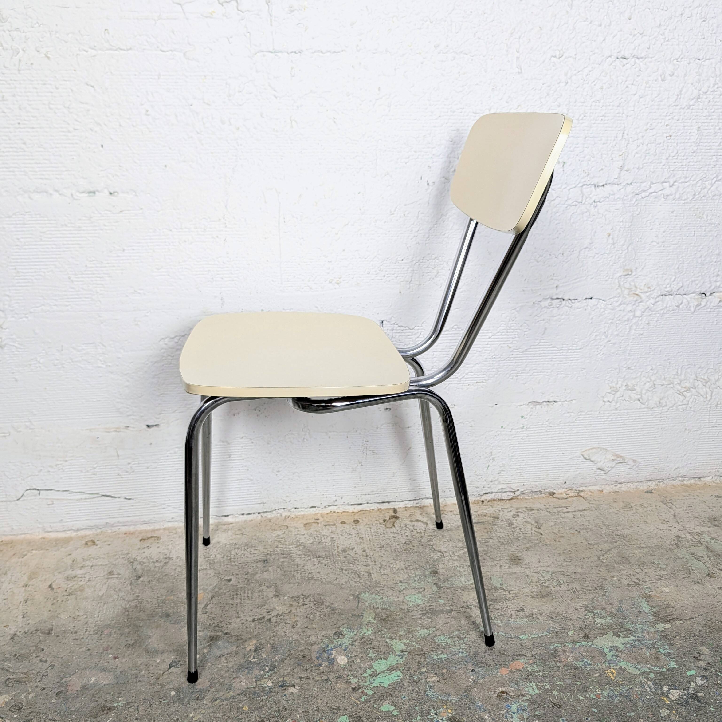 Chaise en formica