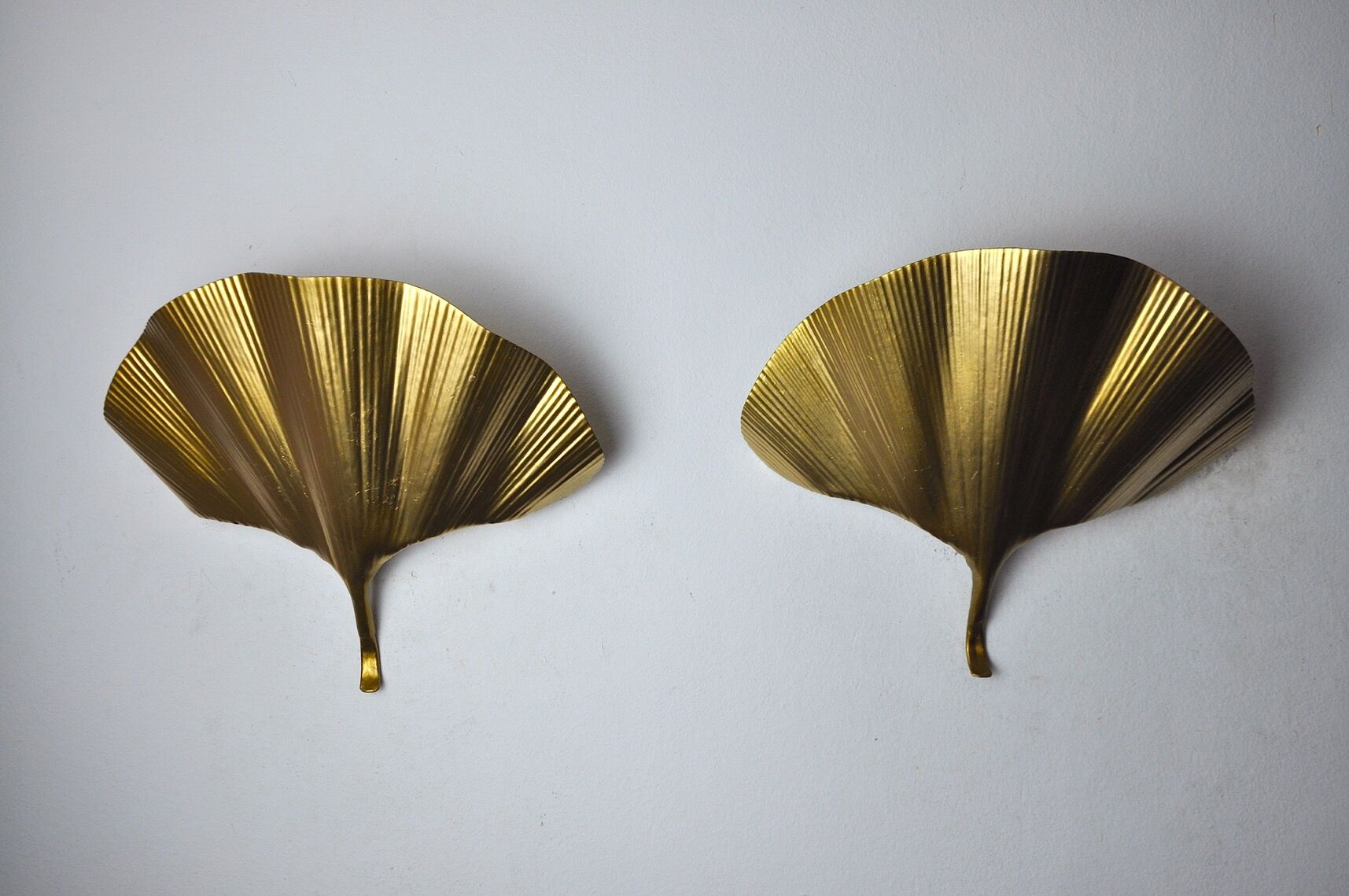 Pair of ginkgo wall lamps, gilded metal, Italy, 1970
