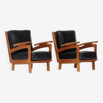 Set of two mid century lounge arm chairs in black leather and oak frame, 1960s-70s