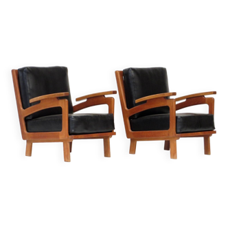 Set of two mid century lounge arm chairs in black leather and oak frame, 1960s-70s
