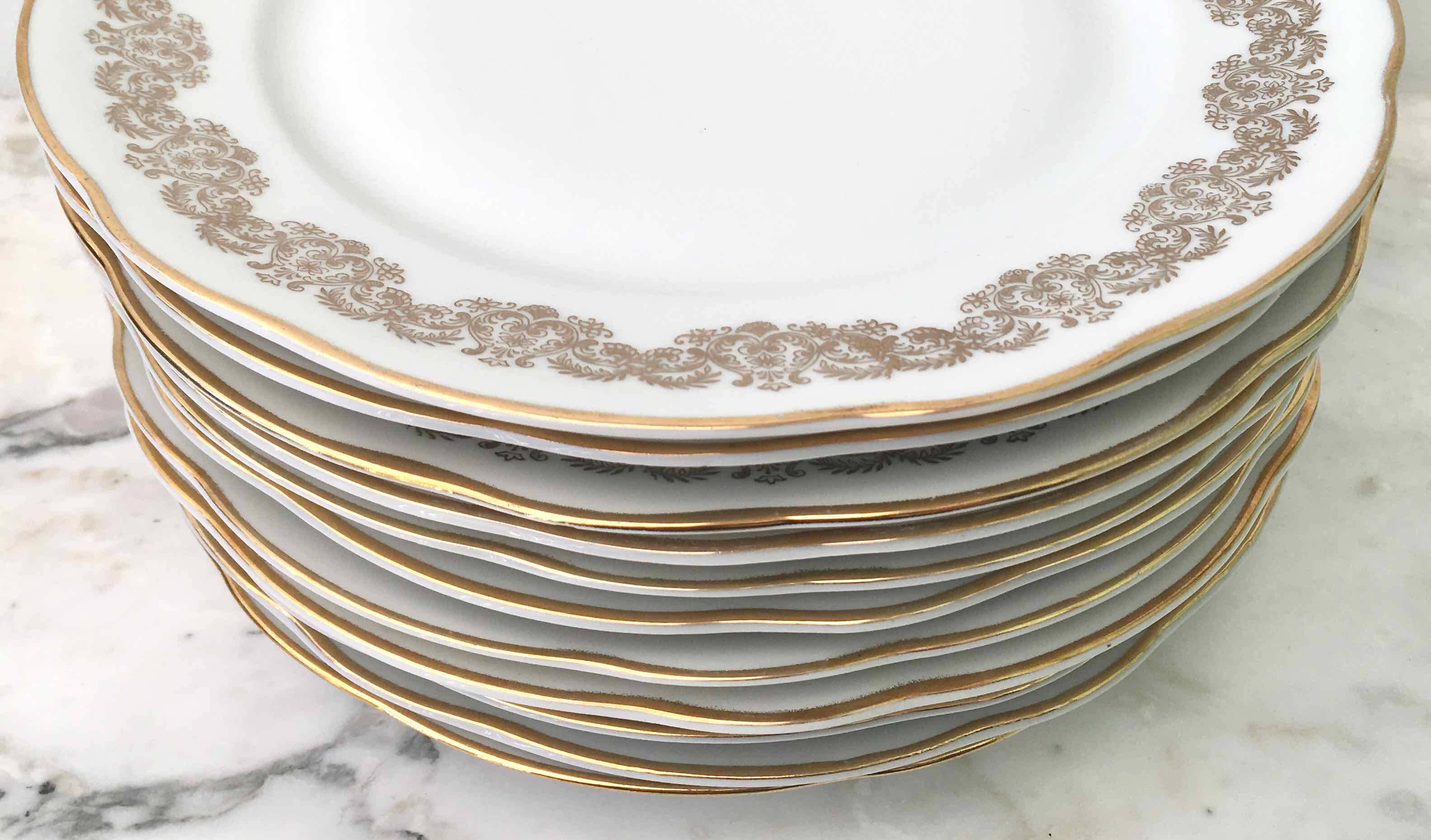 10 assiettes plates blanc et or en porcelaine