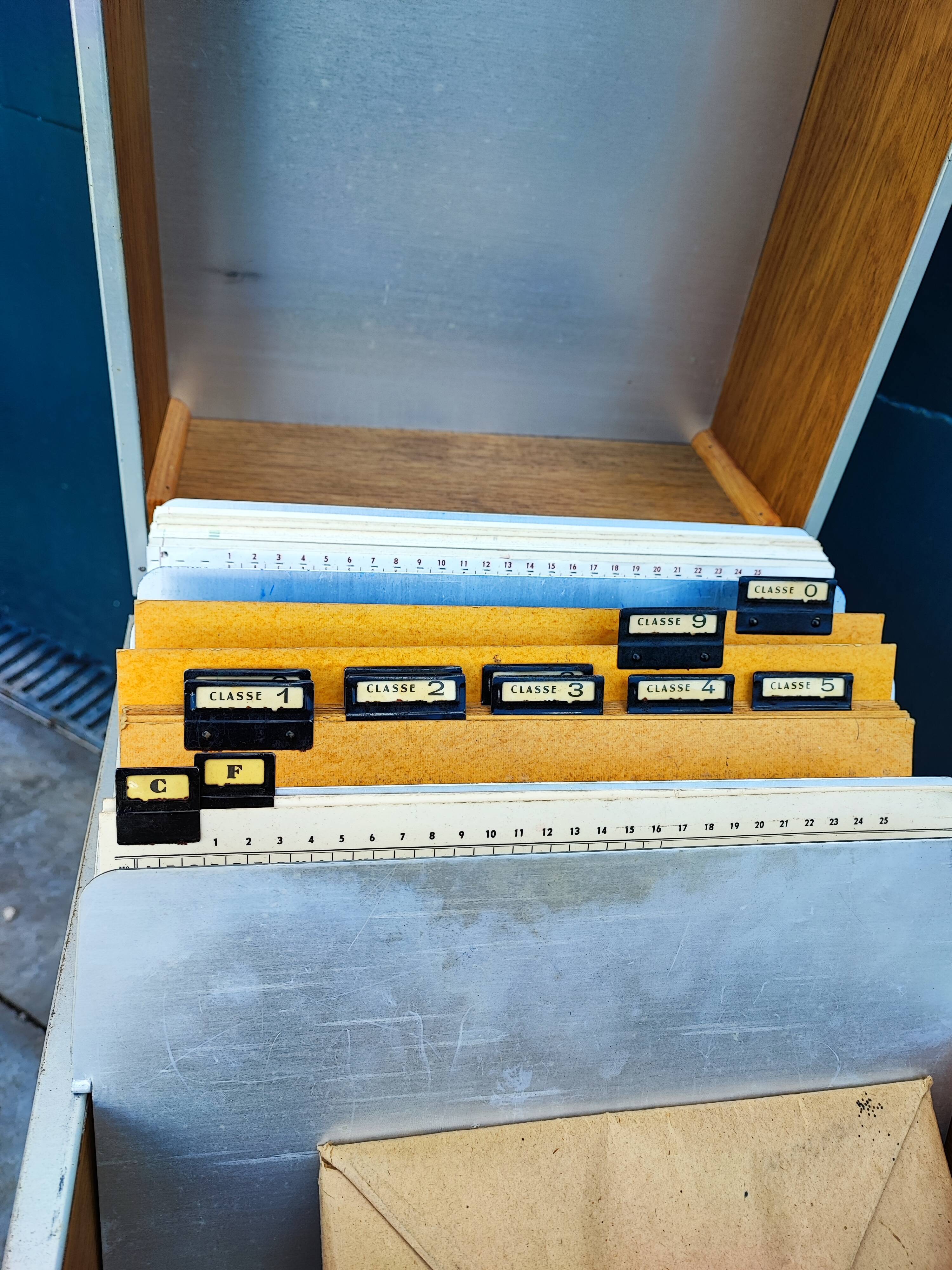 Metal binder ruwa bell