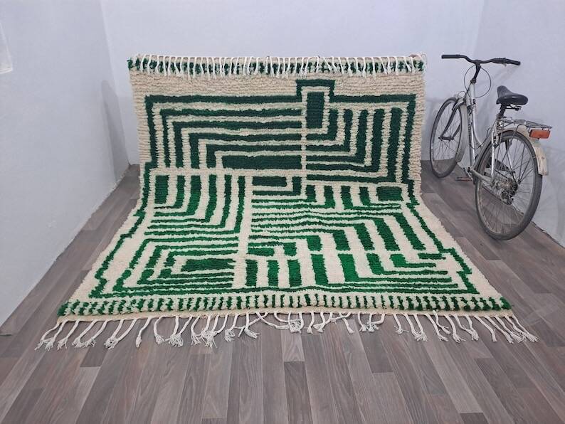 Handmade pure wool rug, traditional size 200 x 300 cm.