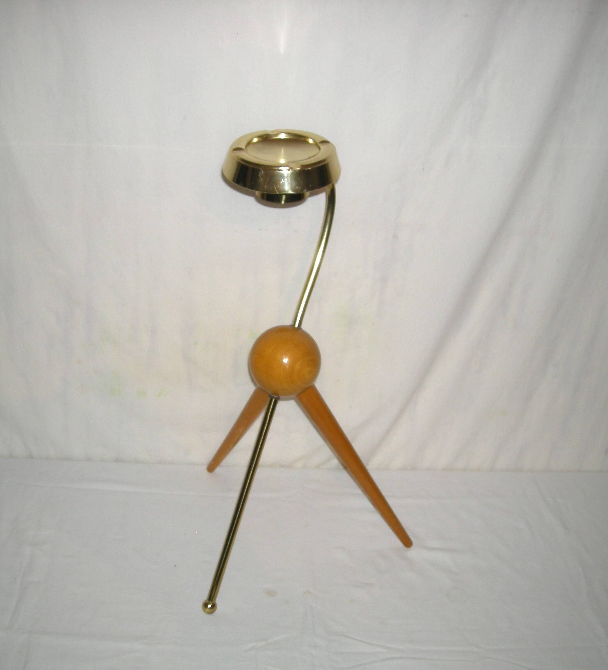 Cendrier sur pied  tripode de style italien des années 50