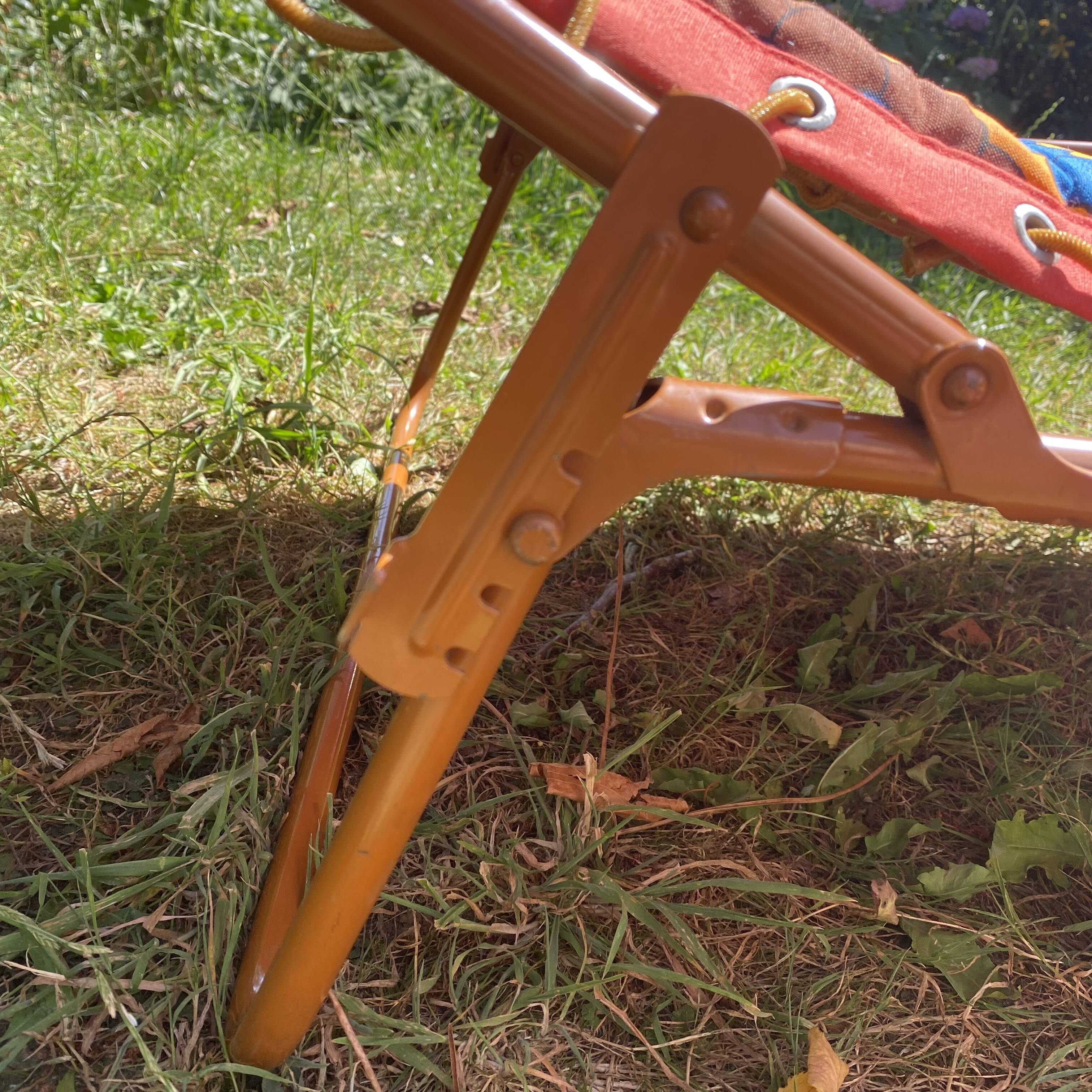 Vintage and new 70s sun lounger