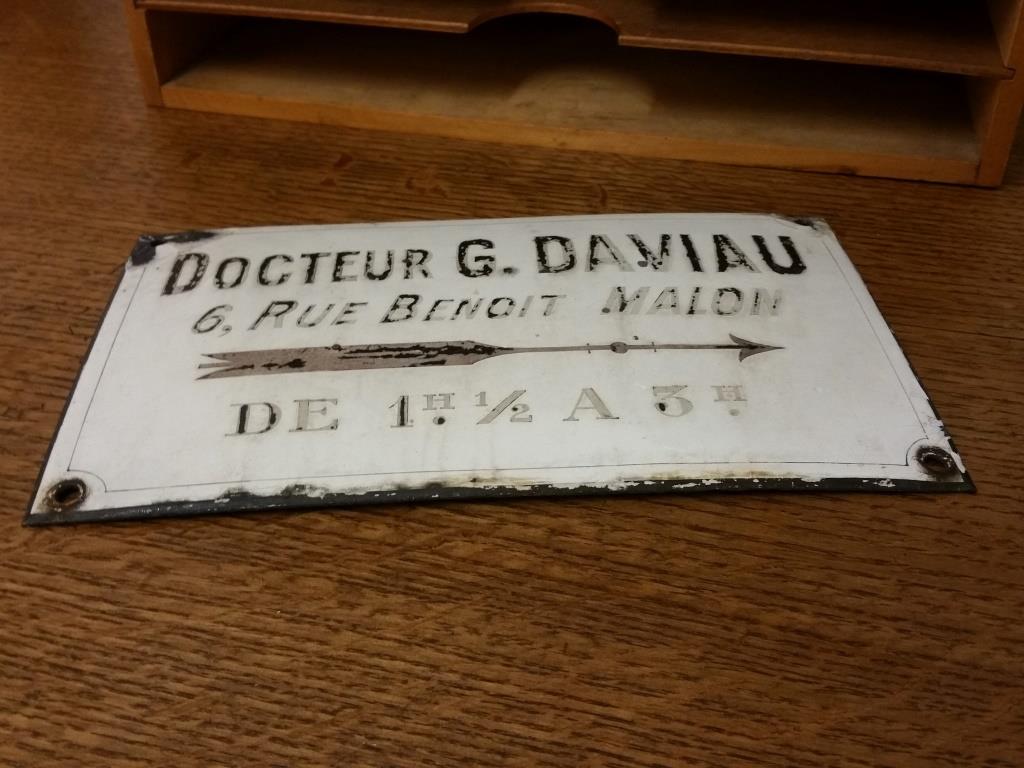 Plate of doctor