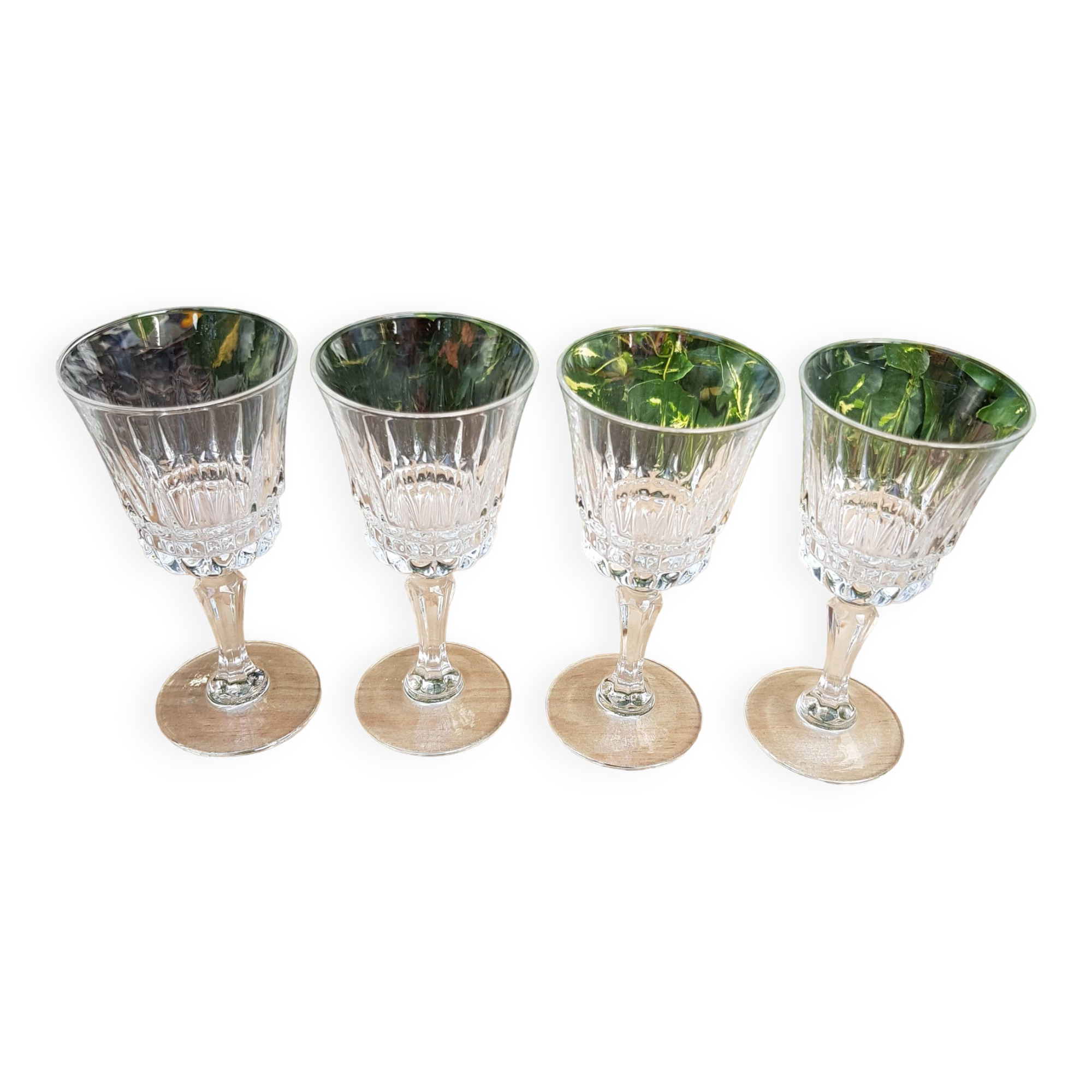 4 stemmed glasses
