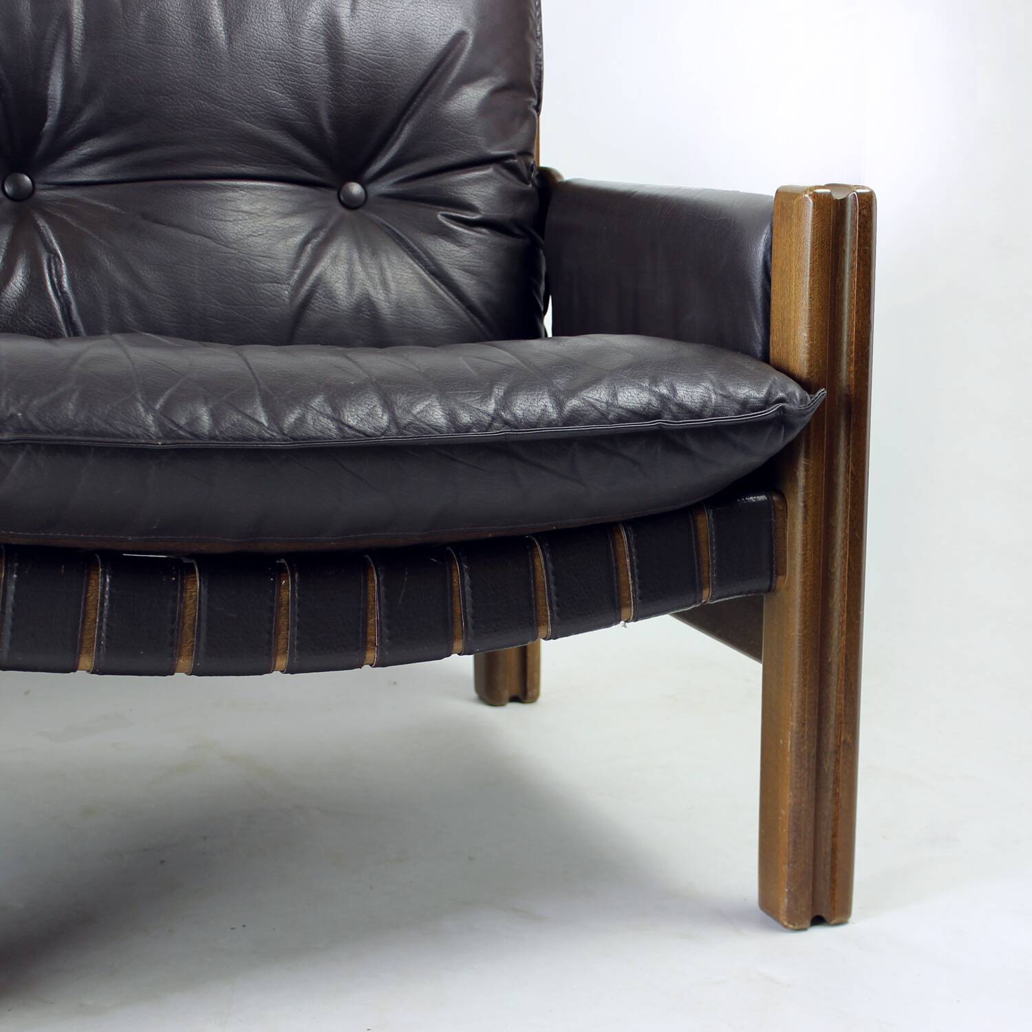 Canapé deux places en noyer et cuir par Boris Hála pour Ton, 1986