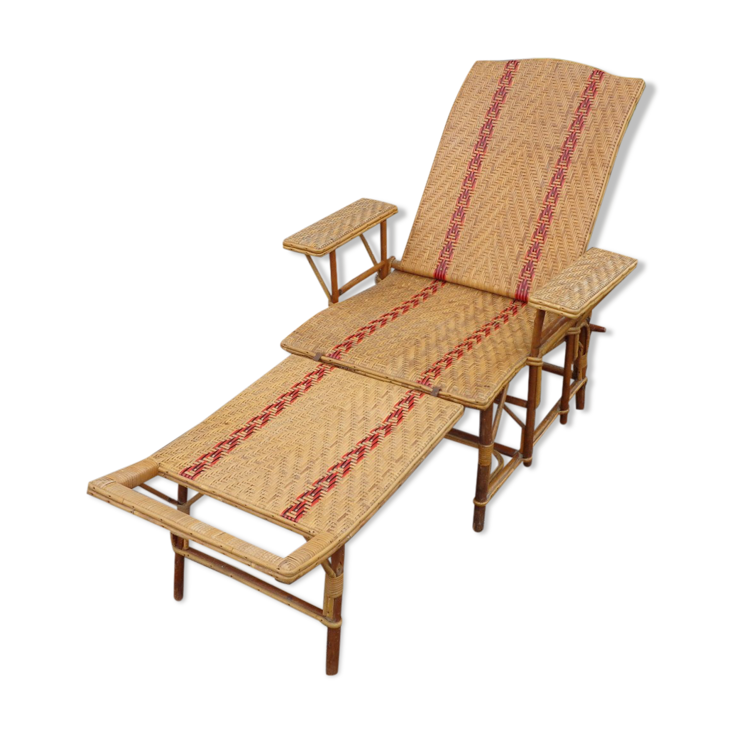 Wicker chaise longue
