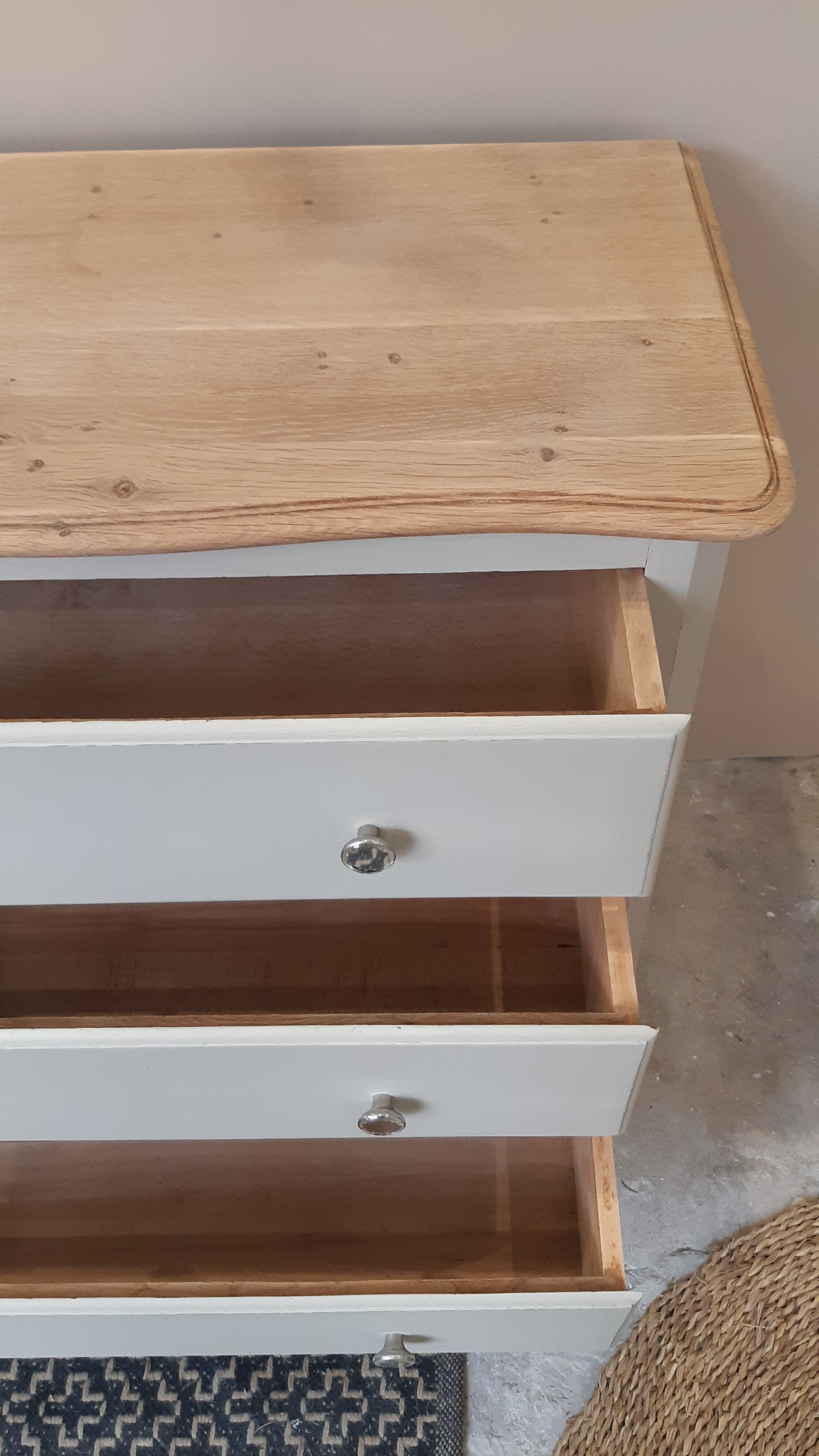 Wood and clay chest of drawers