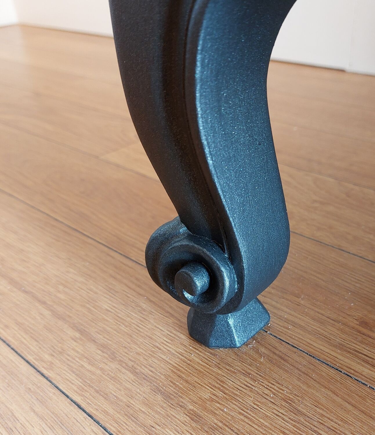 Louis XV lacquered chest of drawers black steel