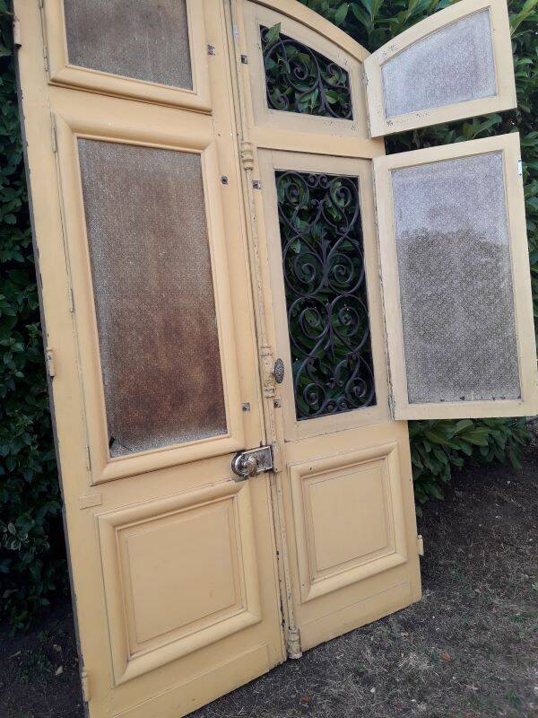19th century double arched entrance door in oak with grilles and old glass