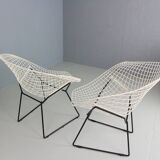 Set of two Diamond chair by Harry Bertoia in white & black metal. 1960s