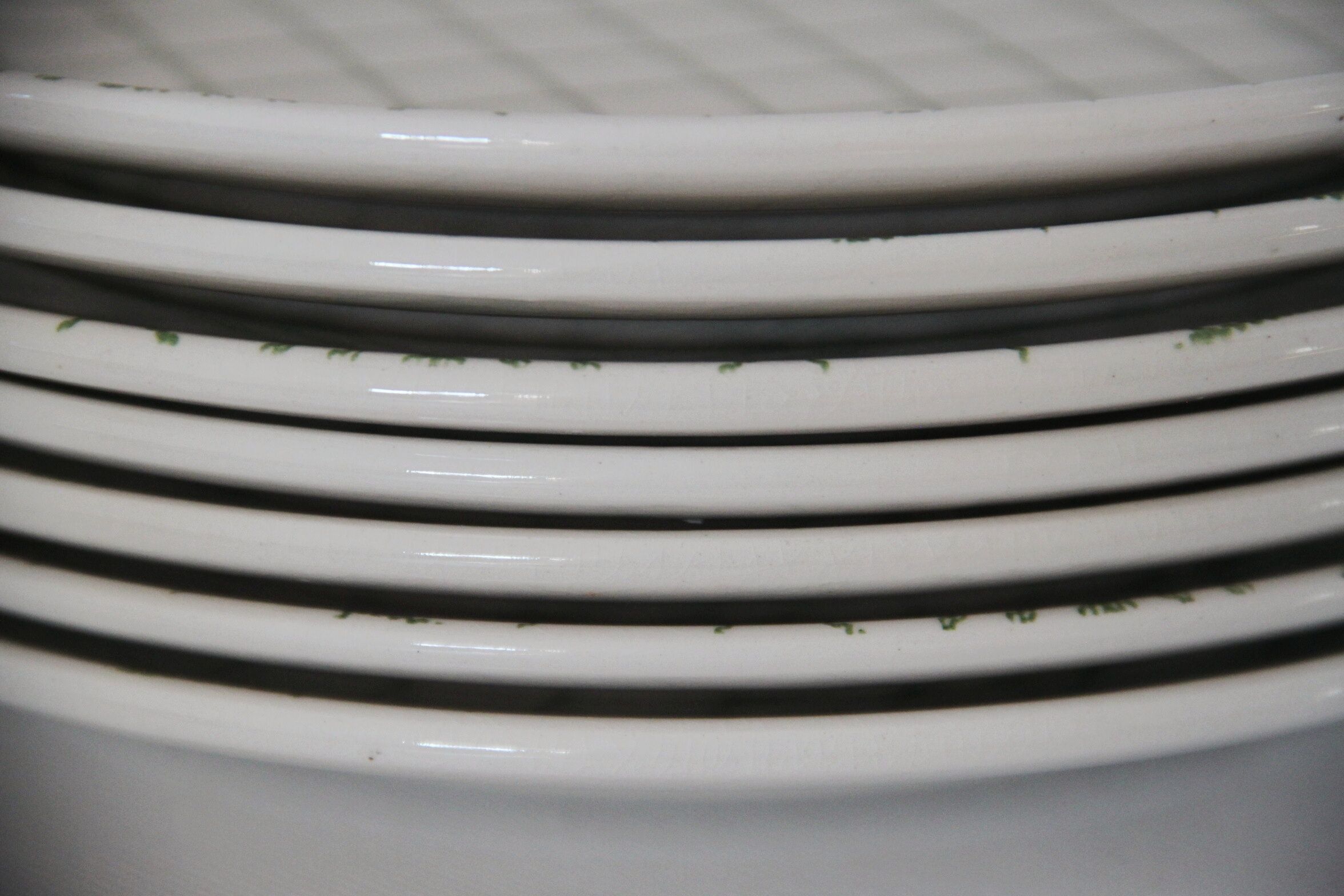 Lot of 7 flat plates Prairie - Gien manufacture