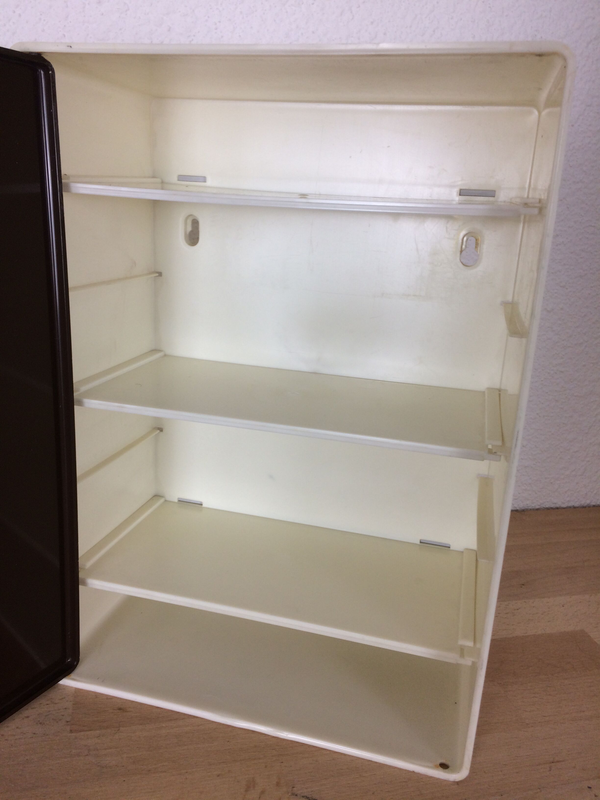 70's vintage medicine cabinet