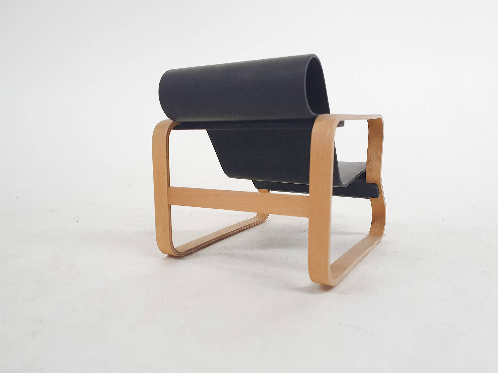 Vitra Miniature collection: Alvar Aalto "41 Paimio " lounge chair
