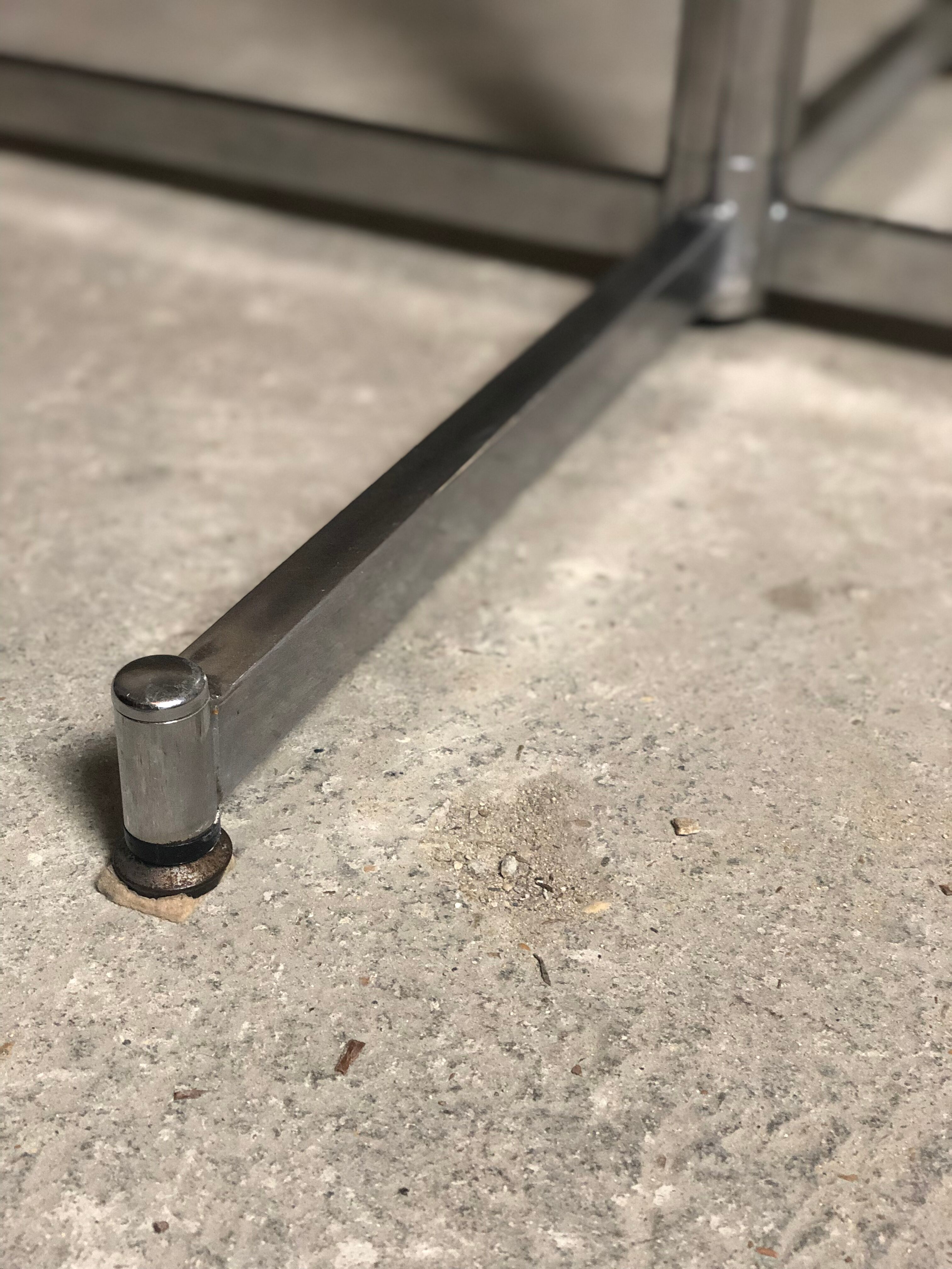 70'S vintage chrome round table and chrome feet