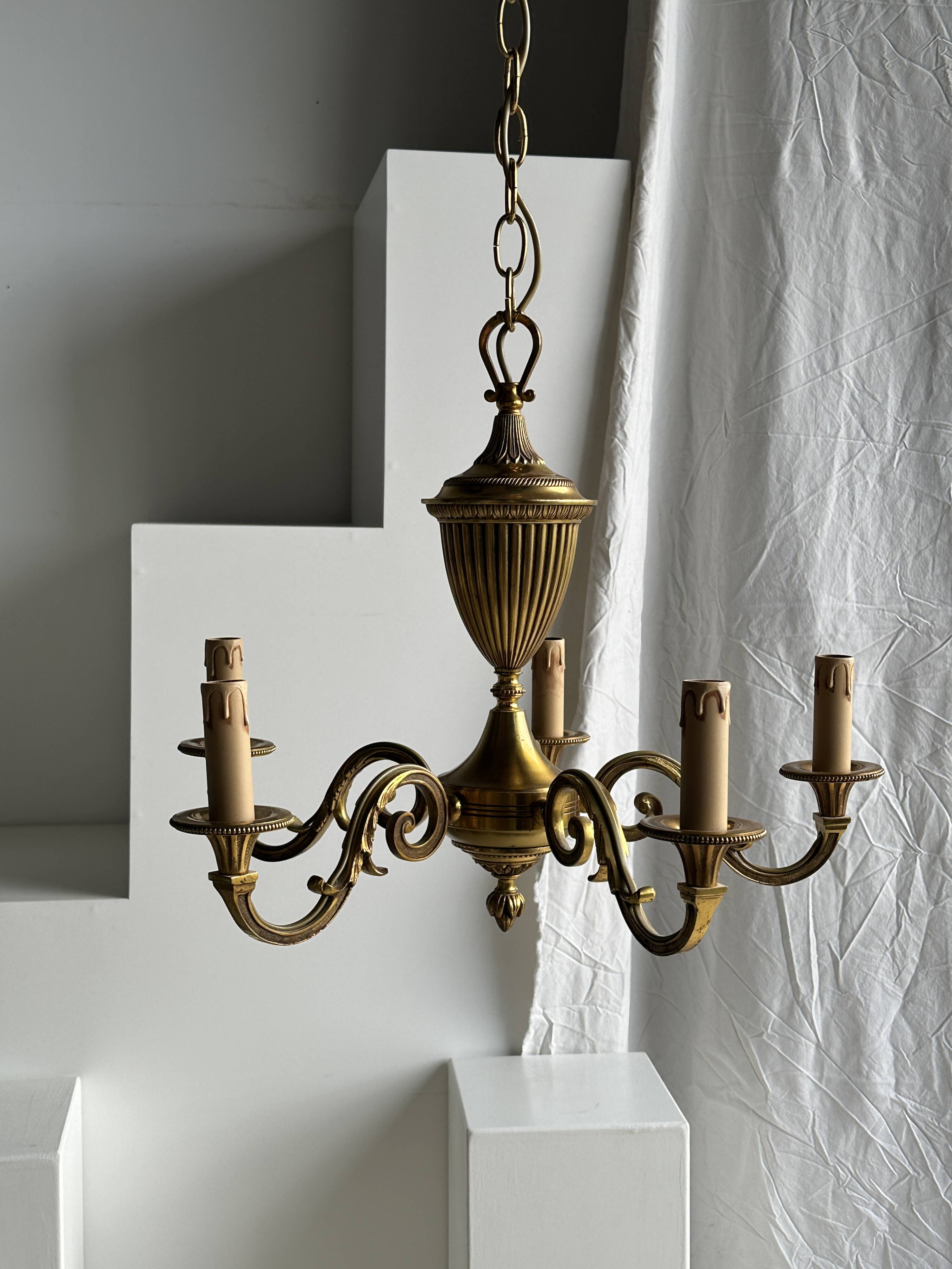 Classic 5-light gold chandelier