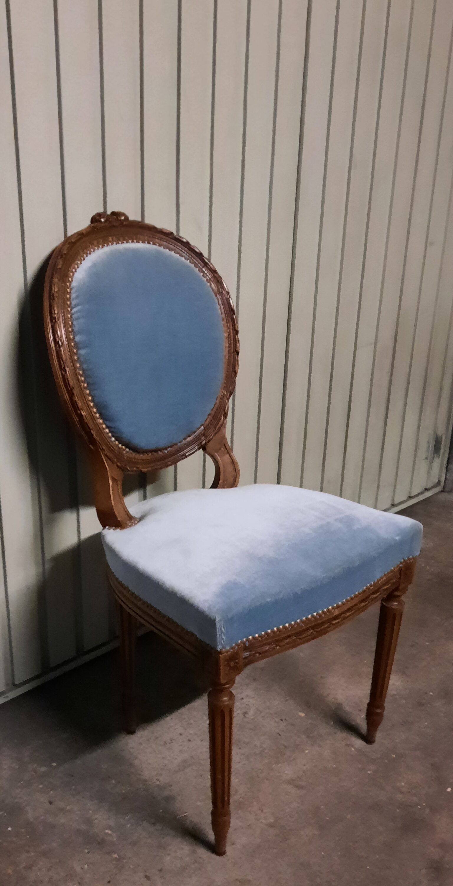Chaise medaillon de style Louis XVI