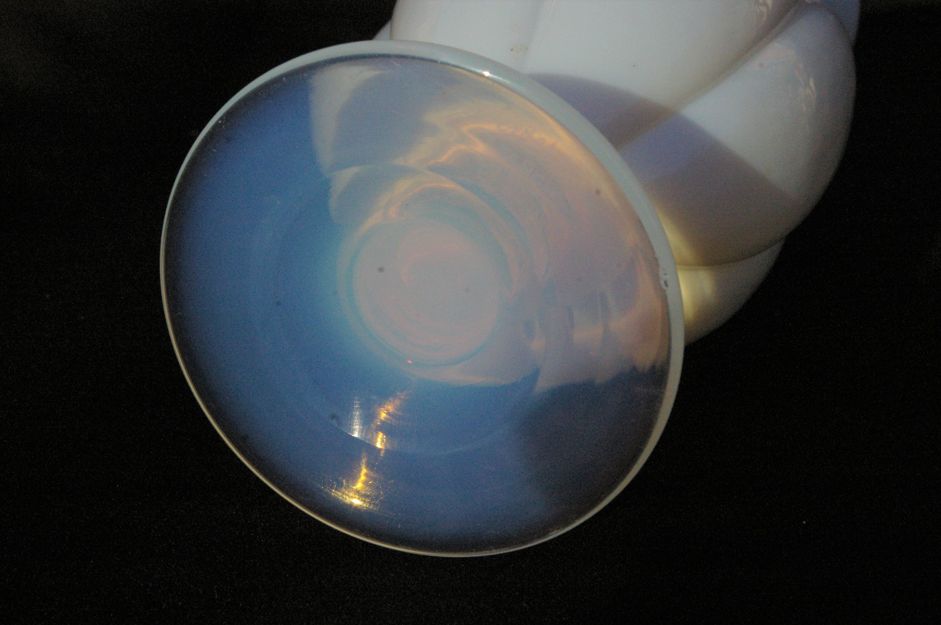 Vase balustre en opaline de Sèvres