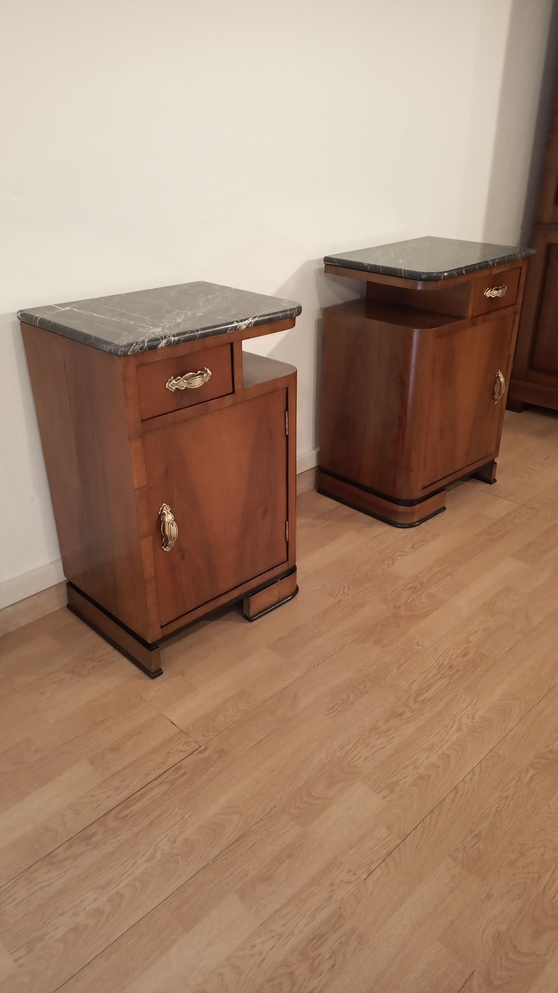Tables de chevet italiennes Art Déco en noyer, Set de 2