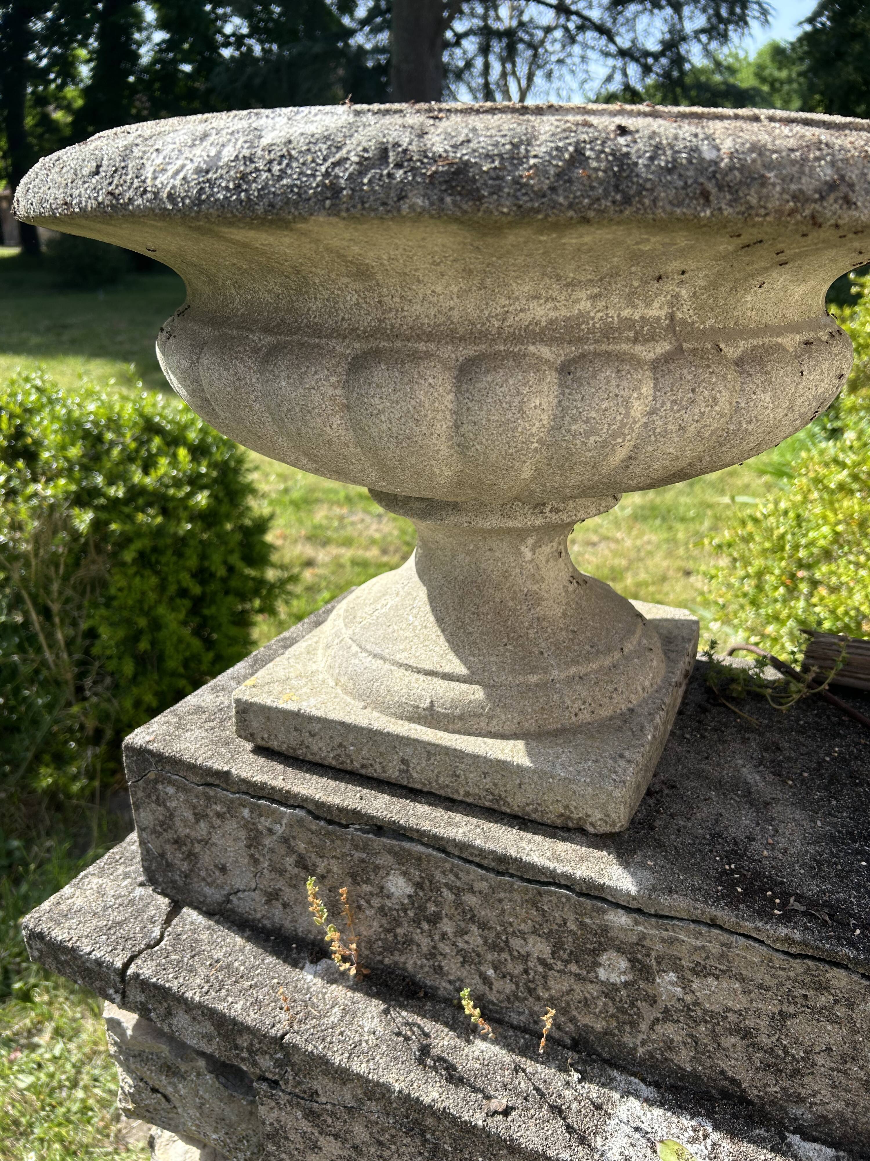 Médicis stone jardinière vase