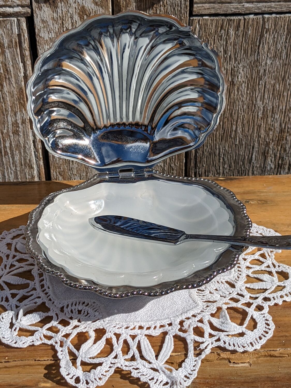 Vintage shell butter dish with your knife