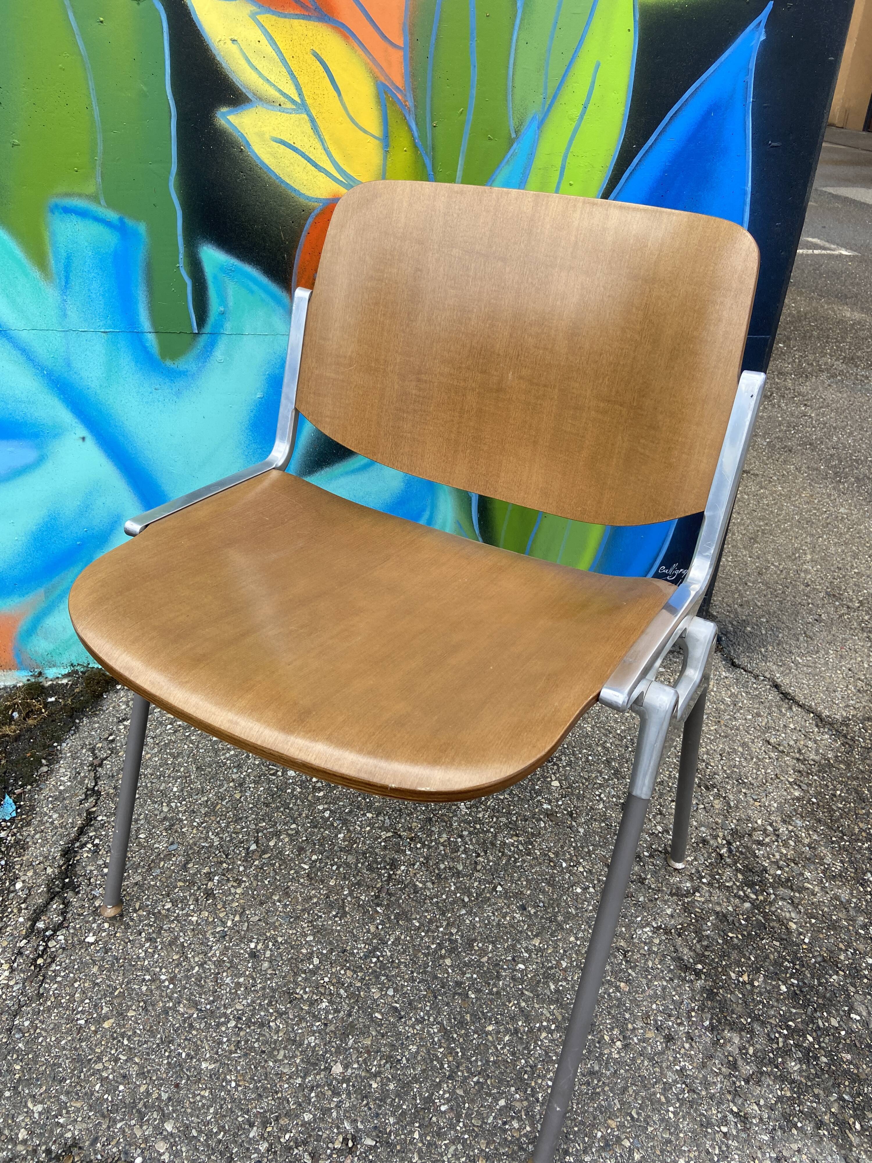 2 chaises vintage Modèle DSC-106 par Giancarlo Piretti pour Anonima Castelli, années 1970 Mobilier D