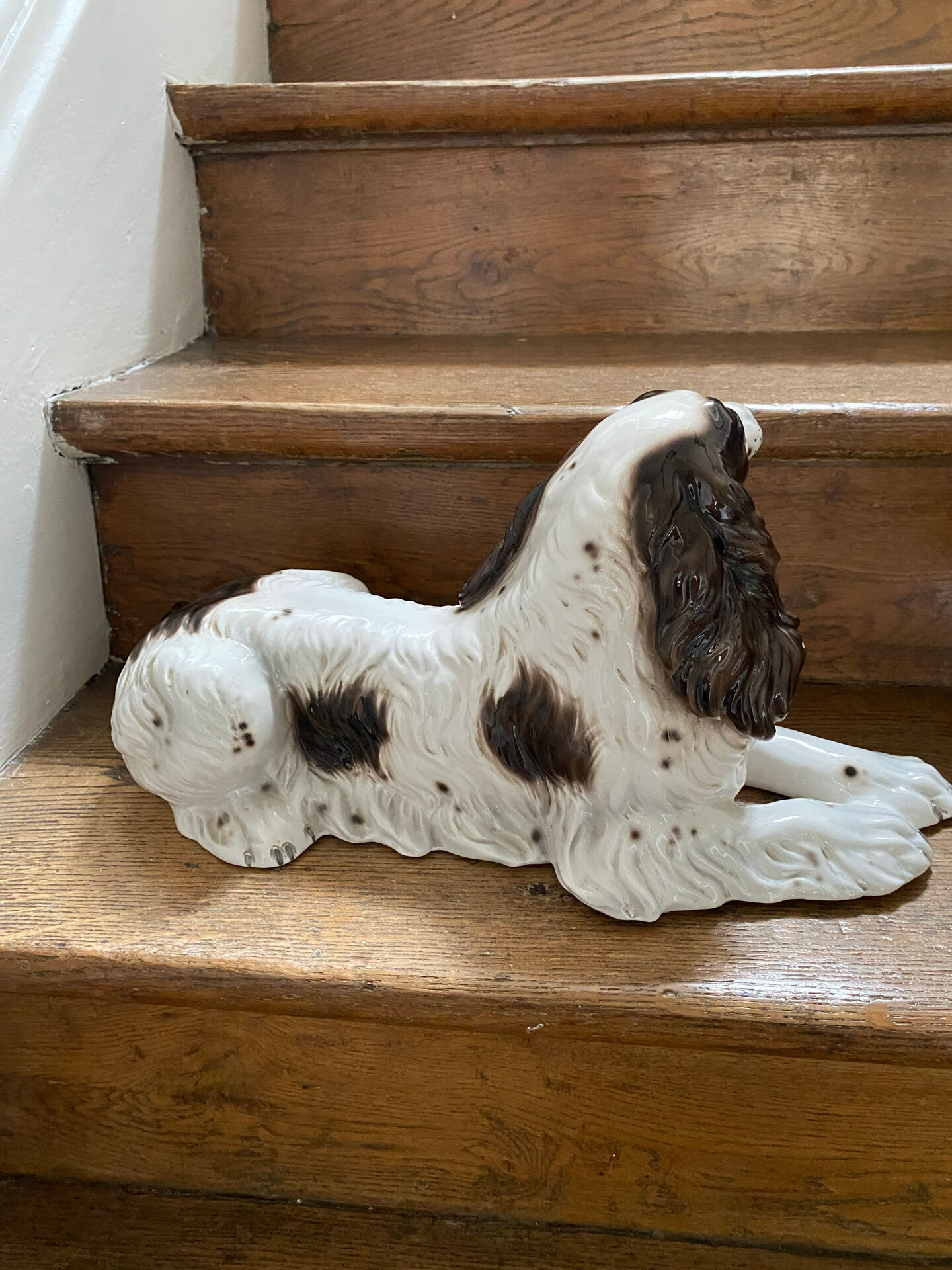 Sculpture of a Springer dog