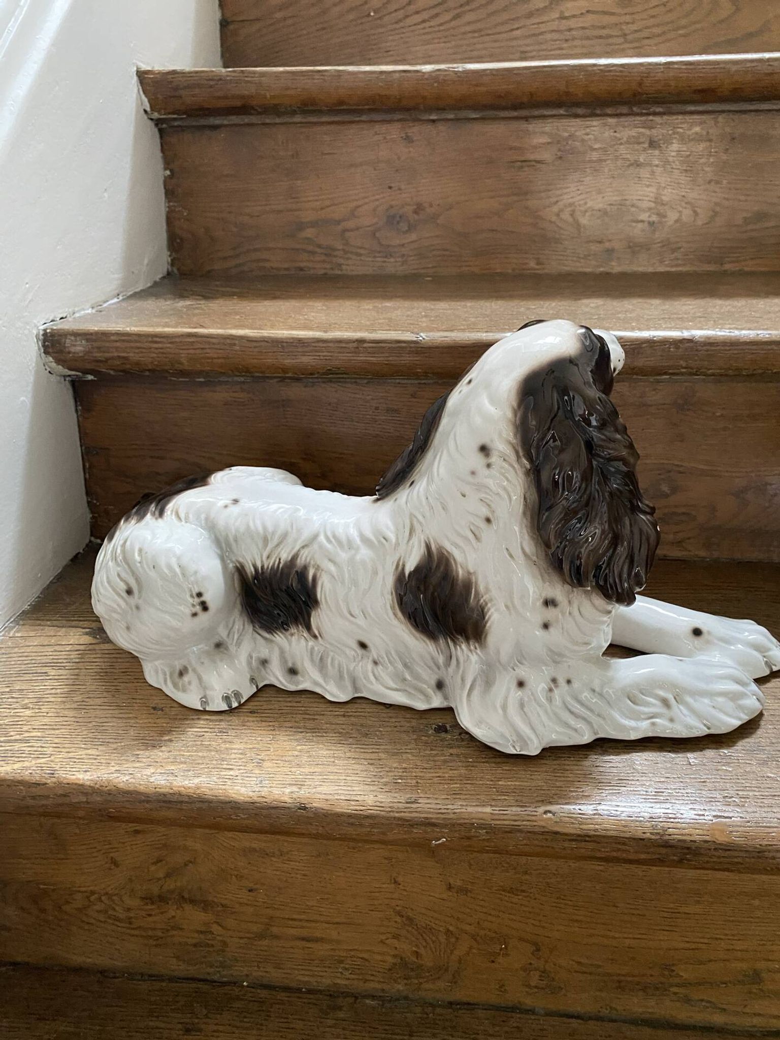 Sculpture of a Springer dog